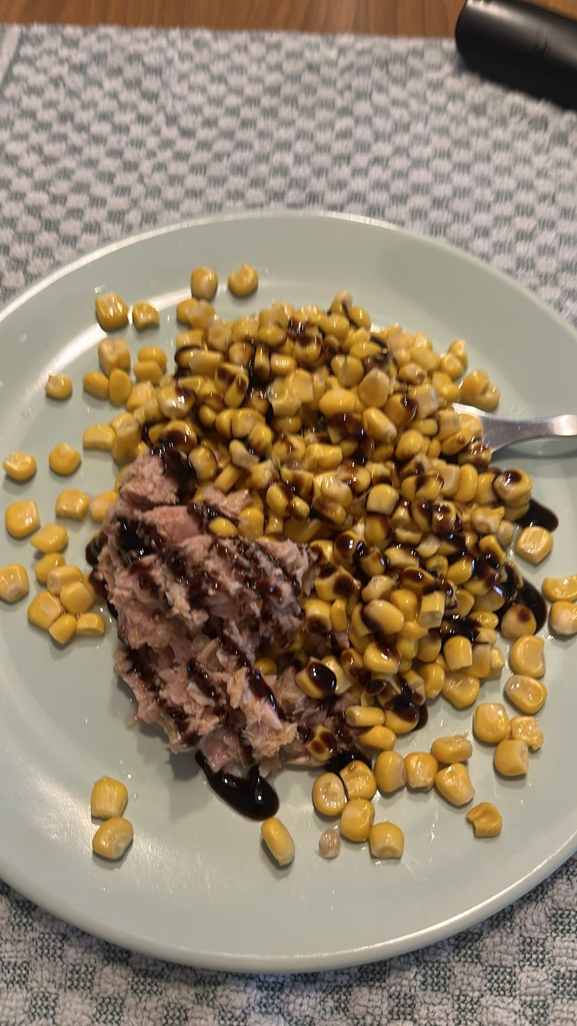 Ton balıklı mısır tabağı