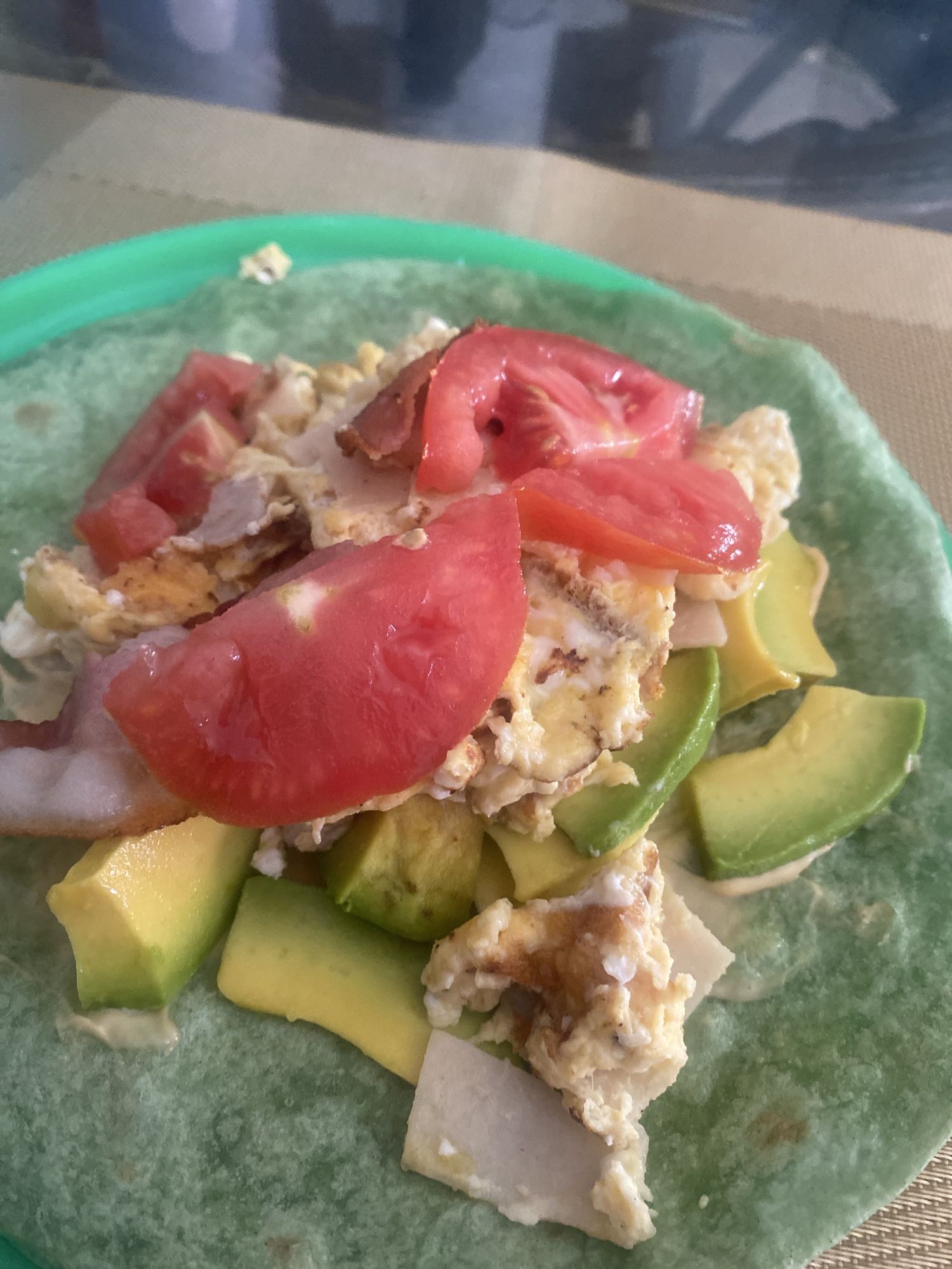 Wrap de huevo y aguacate