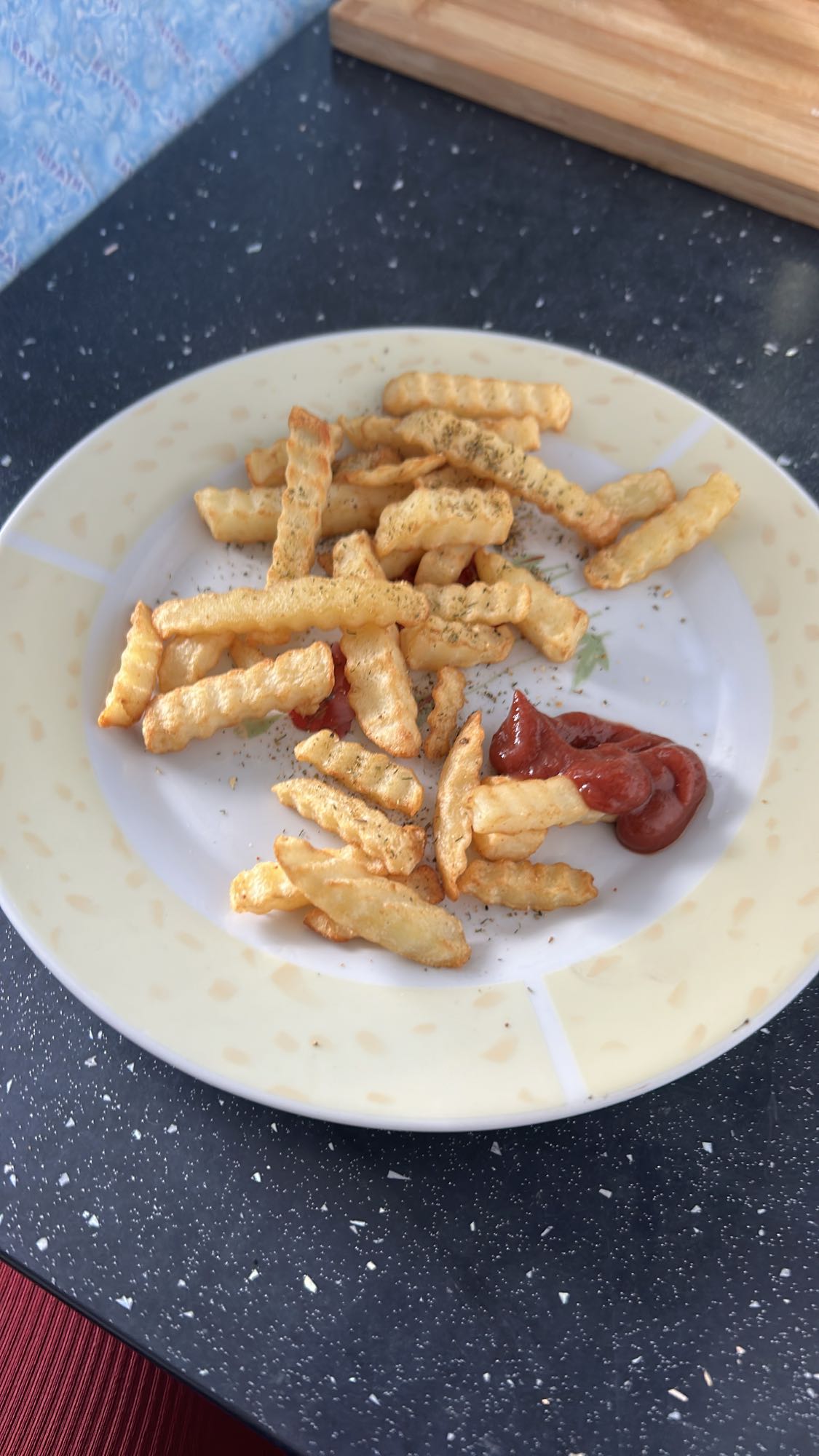 Frytki z ketchupem