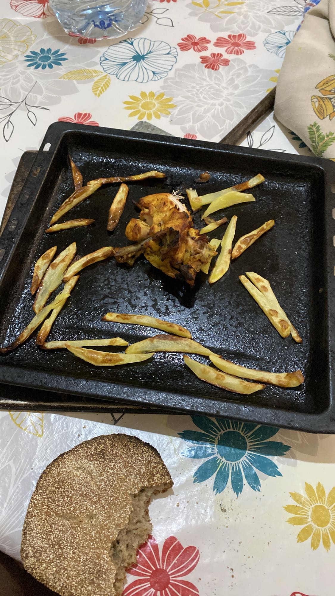 Poulet, frites et pain