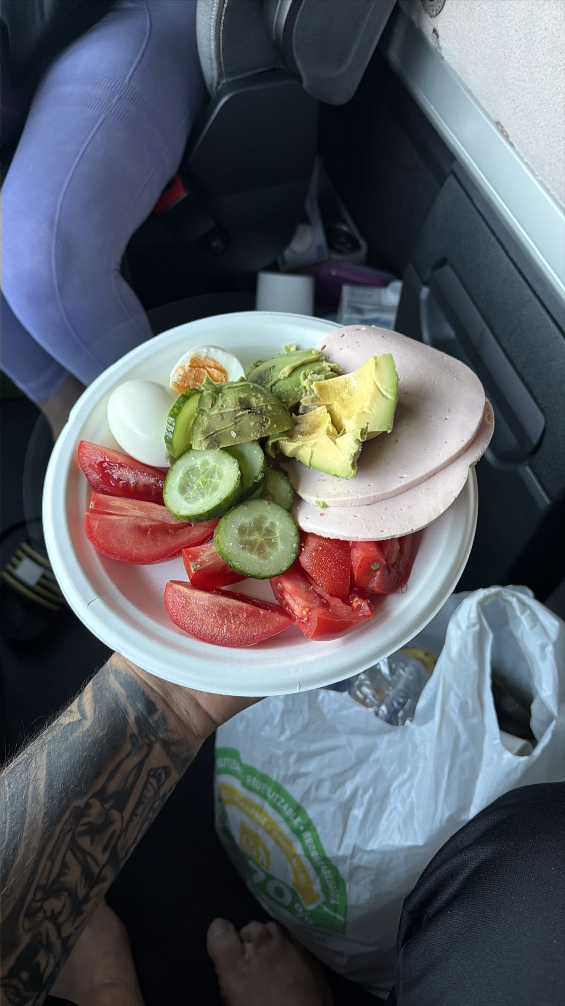 Salată rapidă cu ou și șuncă