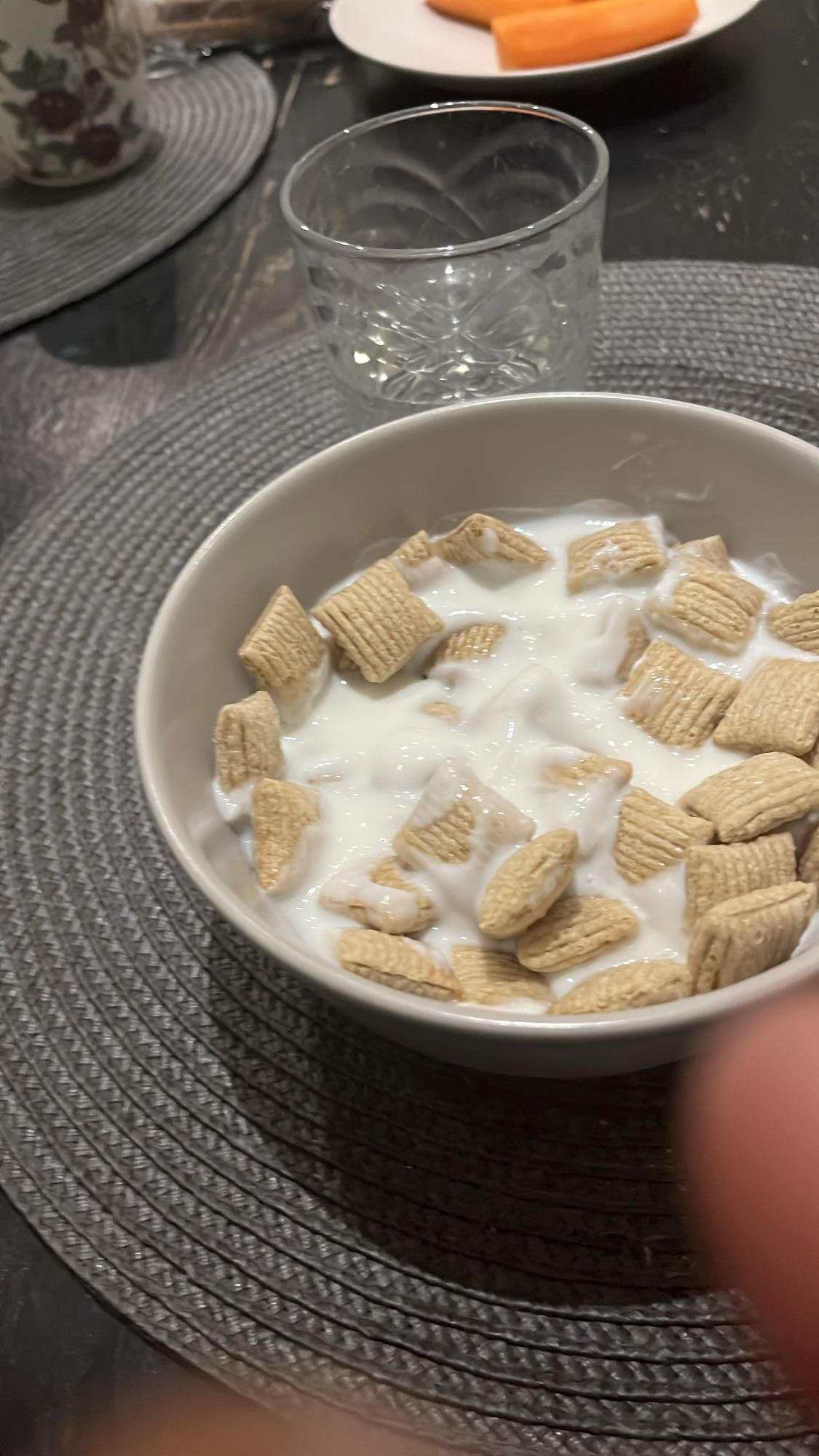 Mjölk med fullkornscerealier