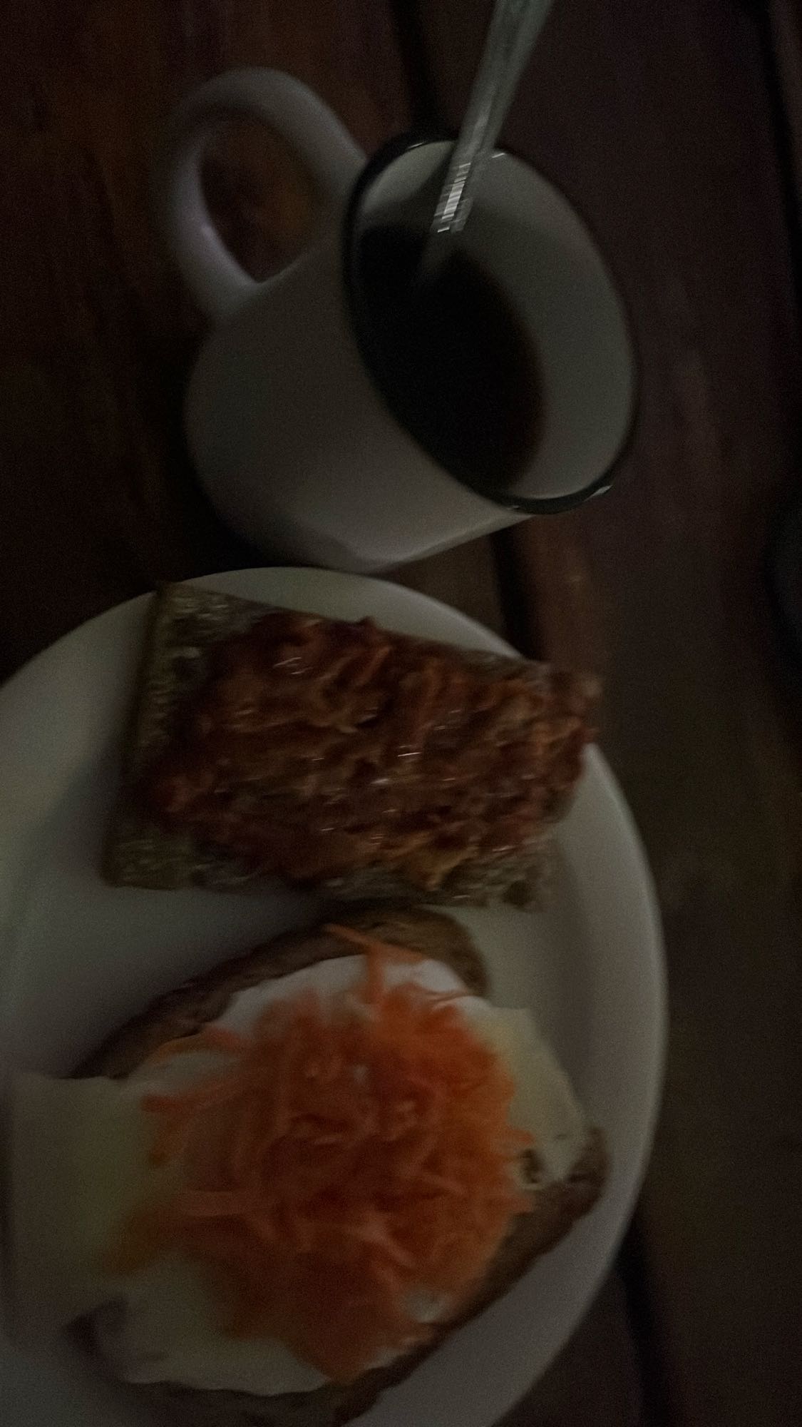 Frukostmackor med kaffe