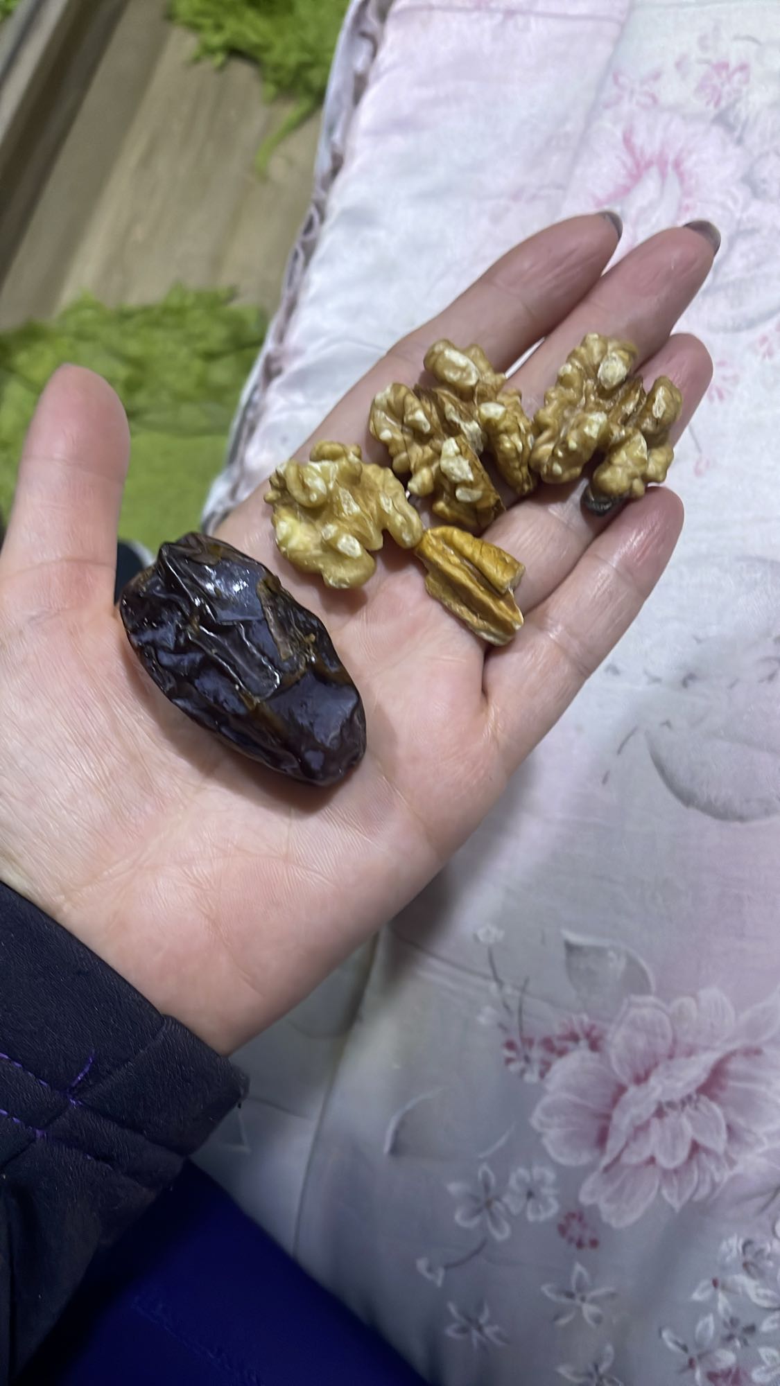 Walnuts and Date Snack