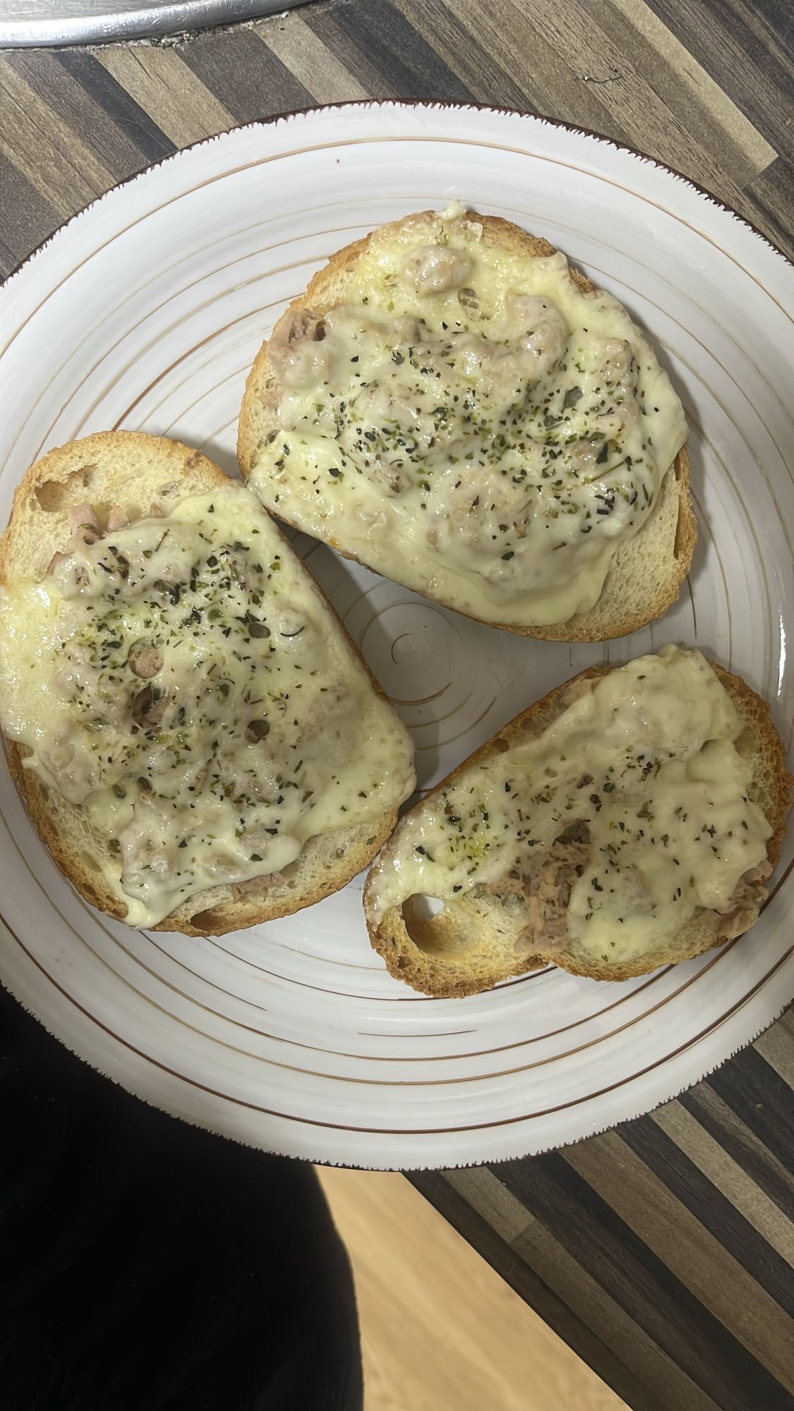 Tostadas de atún y queso
