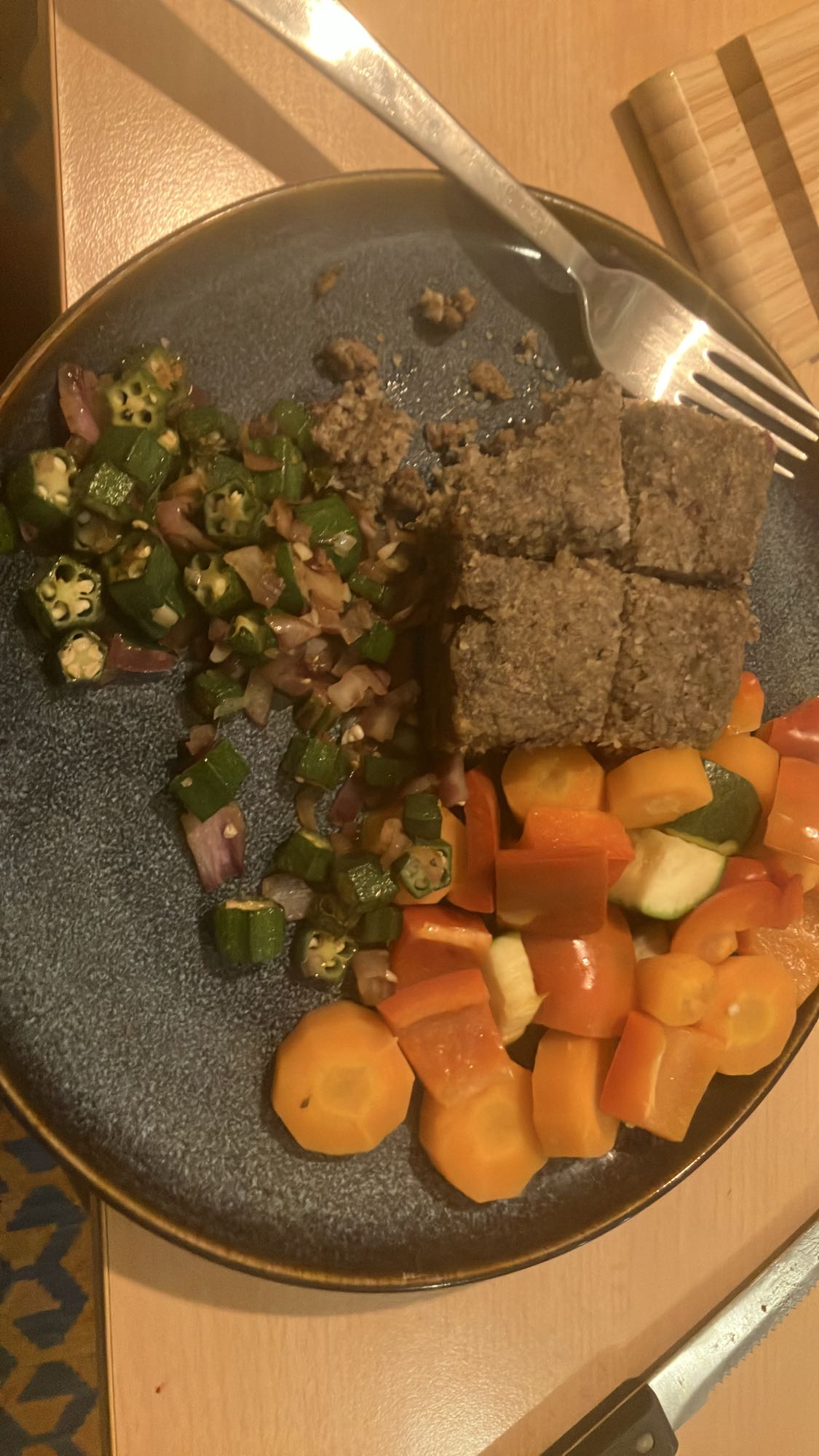 Prato de vegetais e quibe