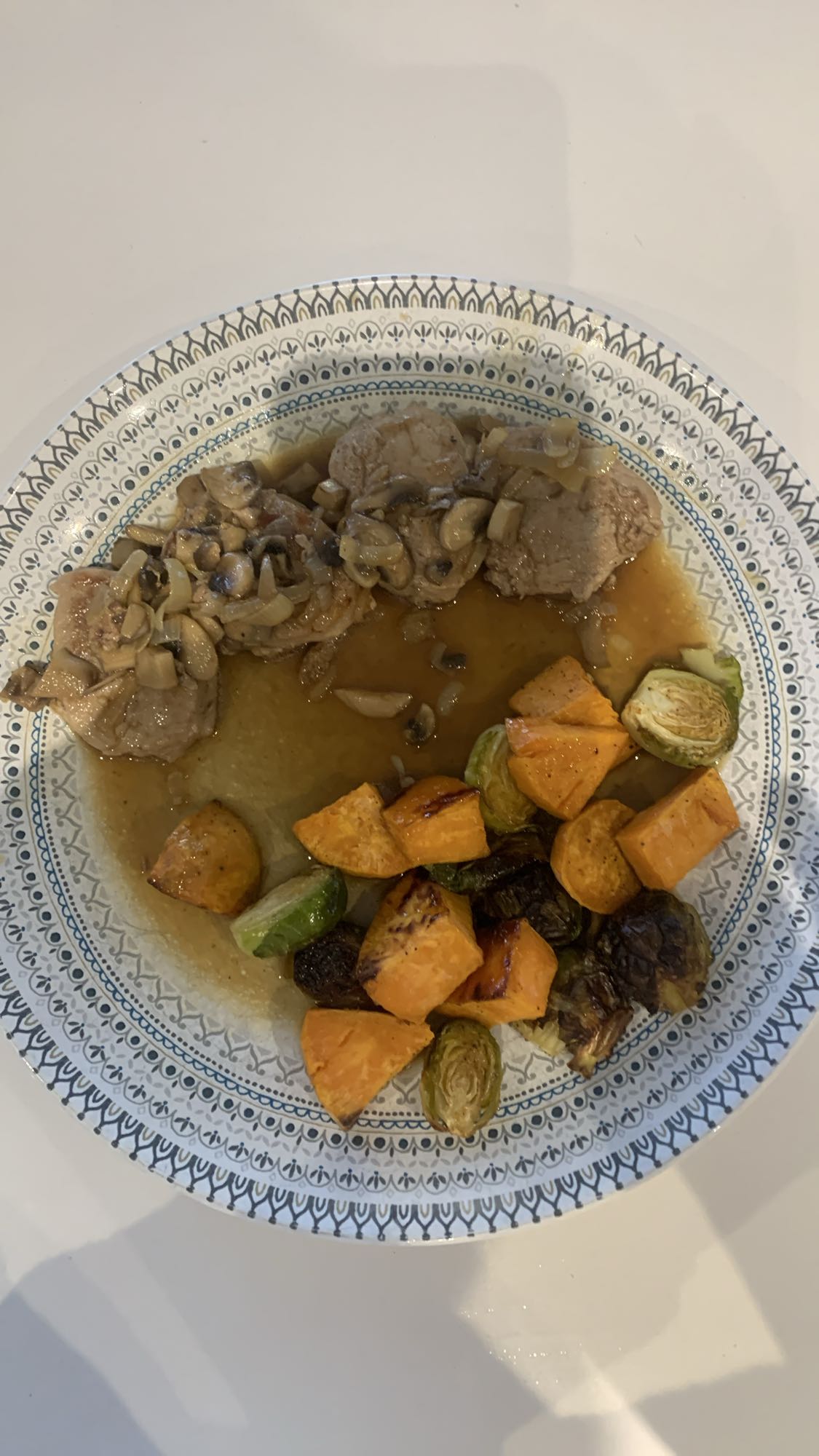 Porc aux champignons et légumes