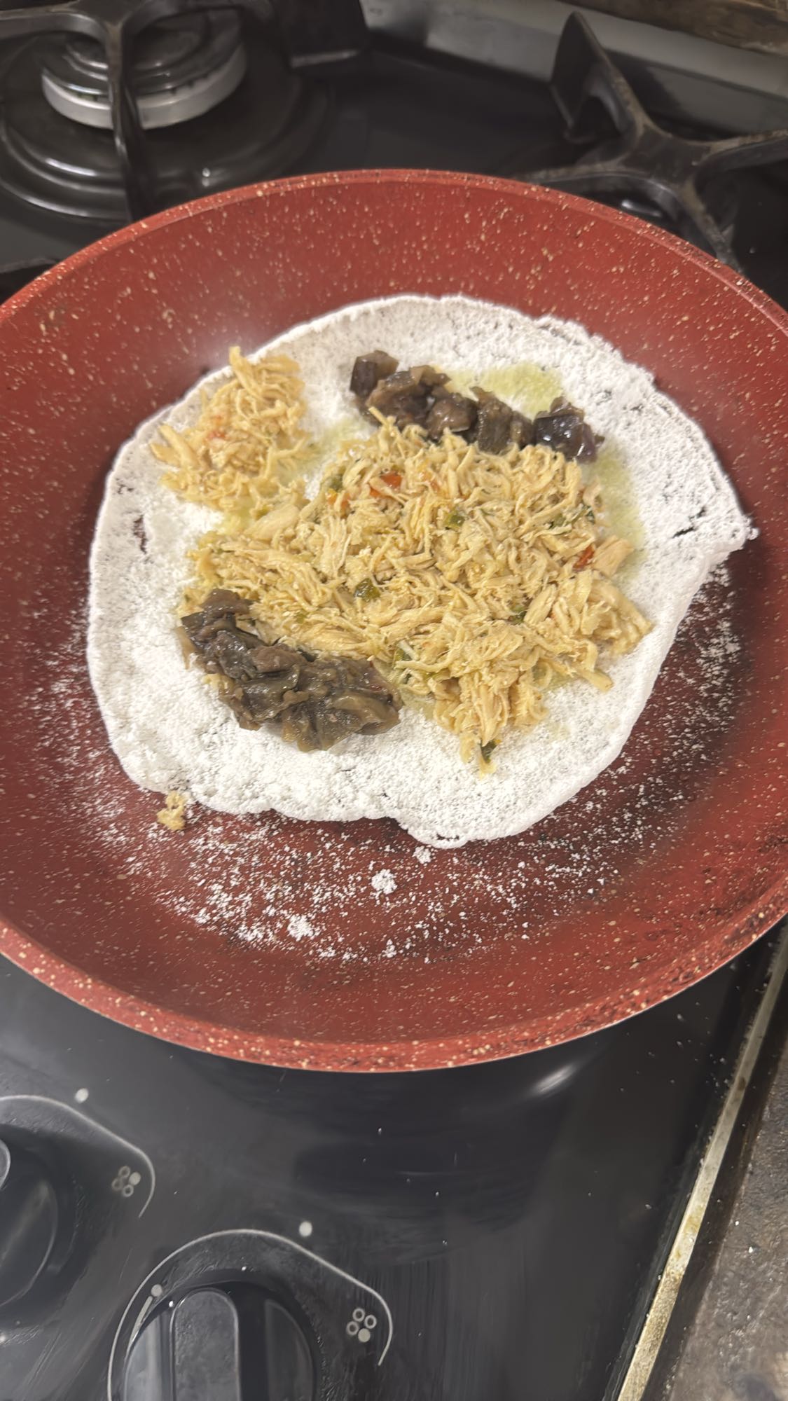 Tapioca com frango e cogumelo
