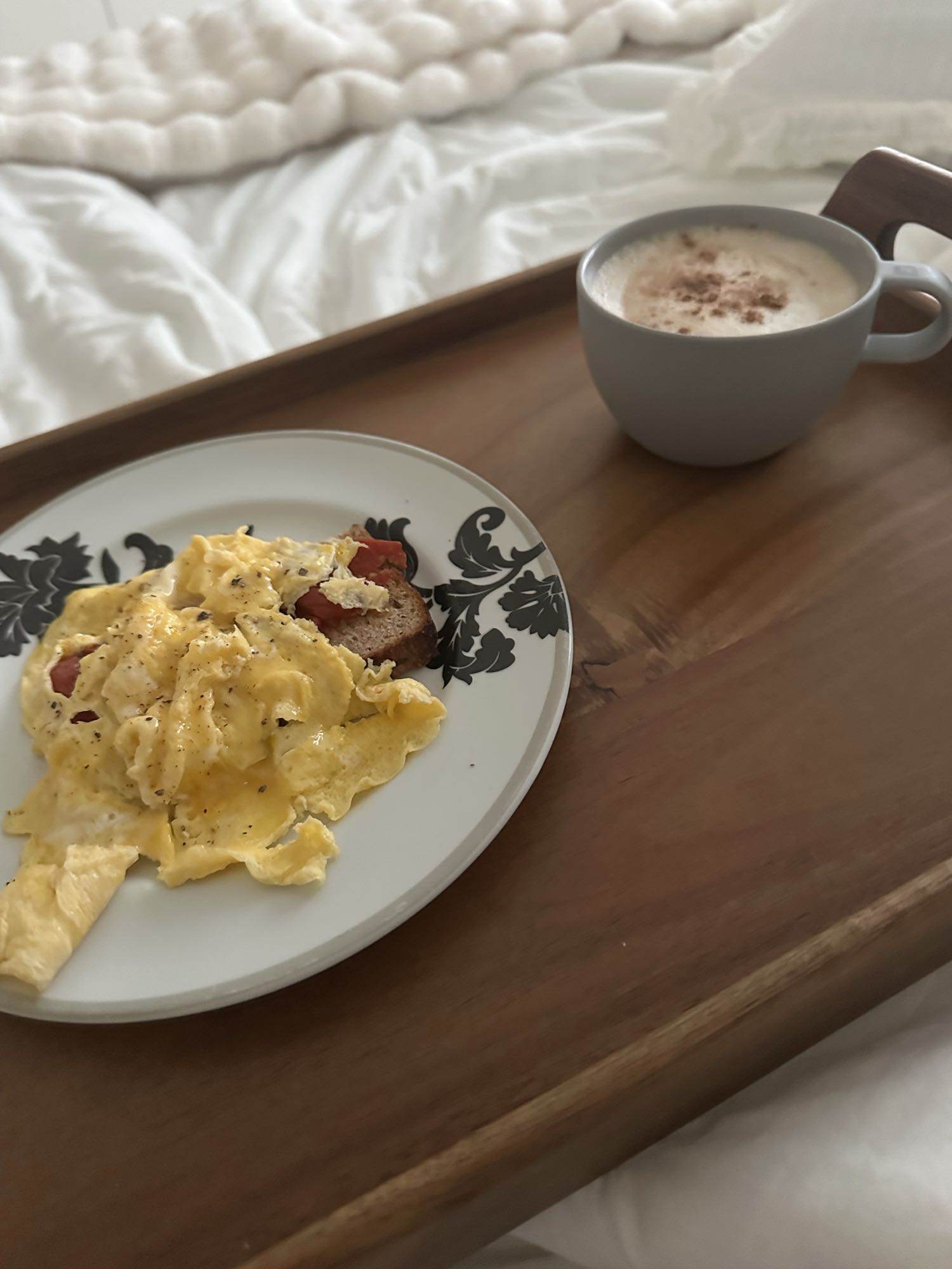 Desayuno con huevos y café