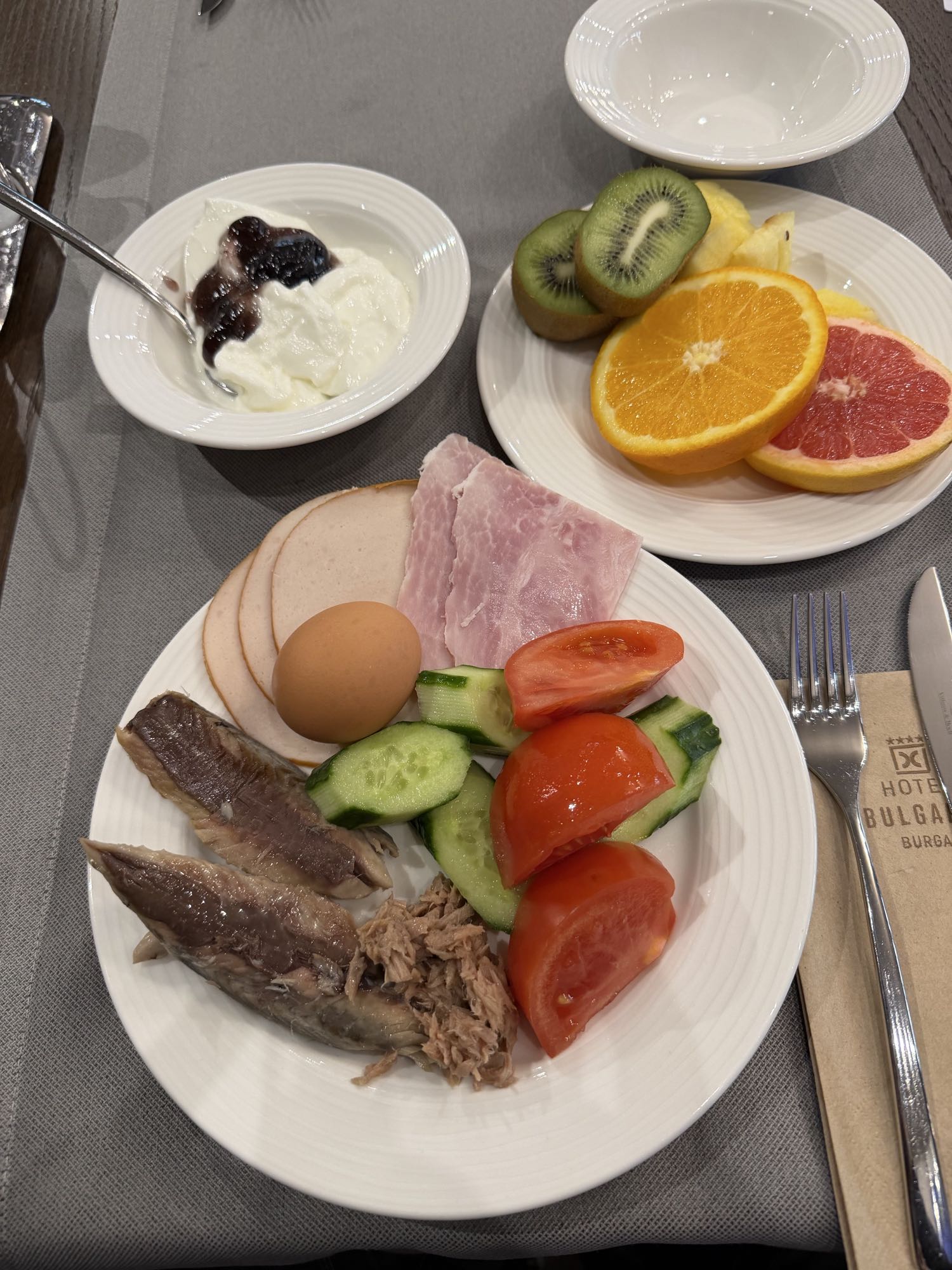 Kahvaltı tabağı ve meyve