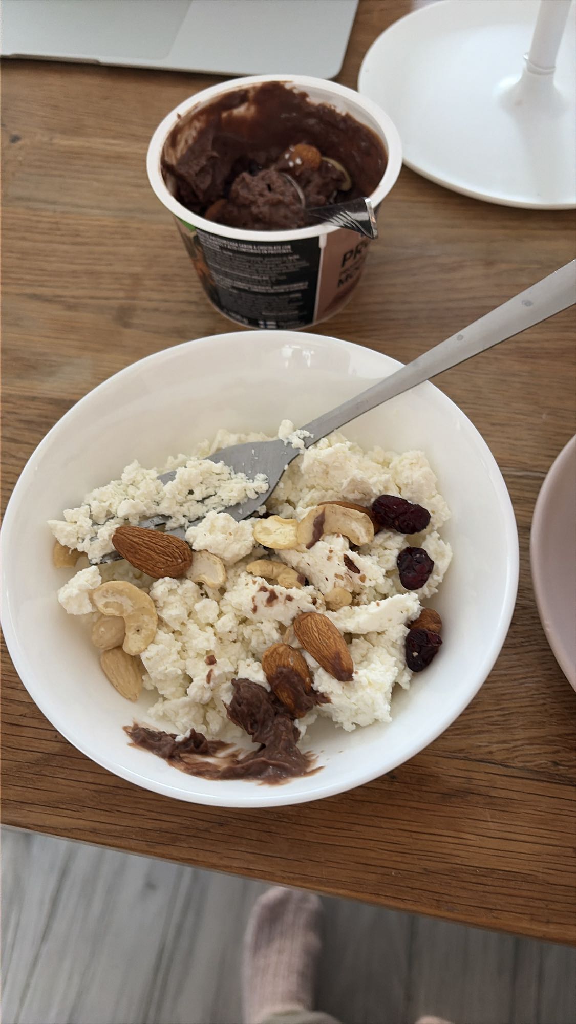 творог с орехами и шоколадом