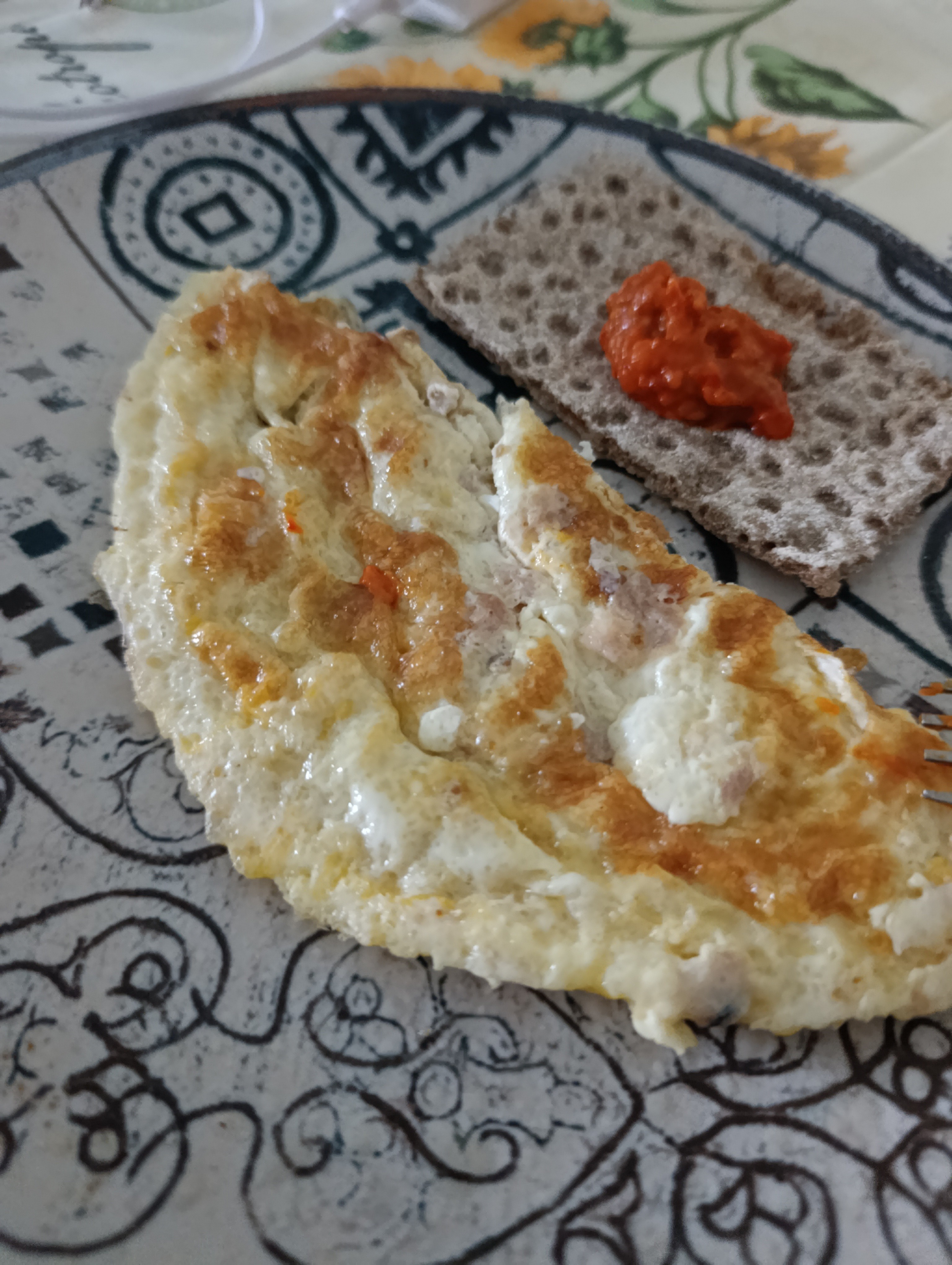 tortilla y pan crujiente