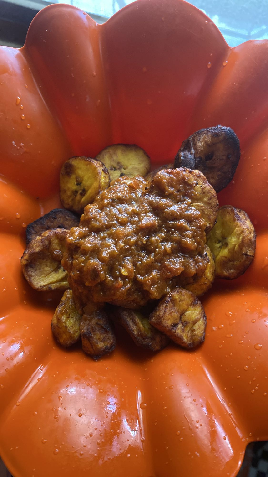 Fried plantain with sauce