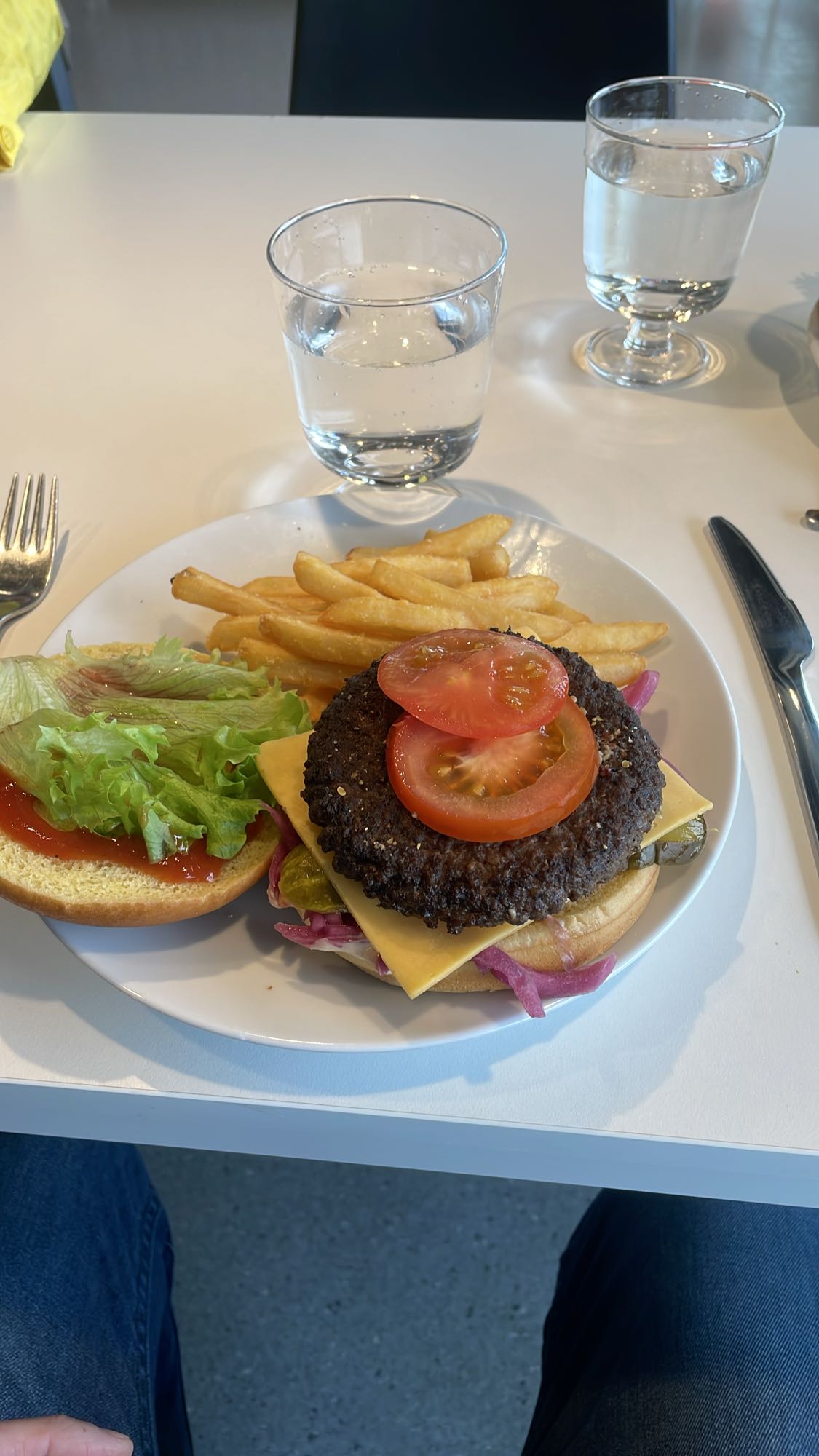 Hamburgare med pommes