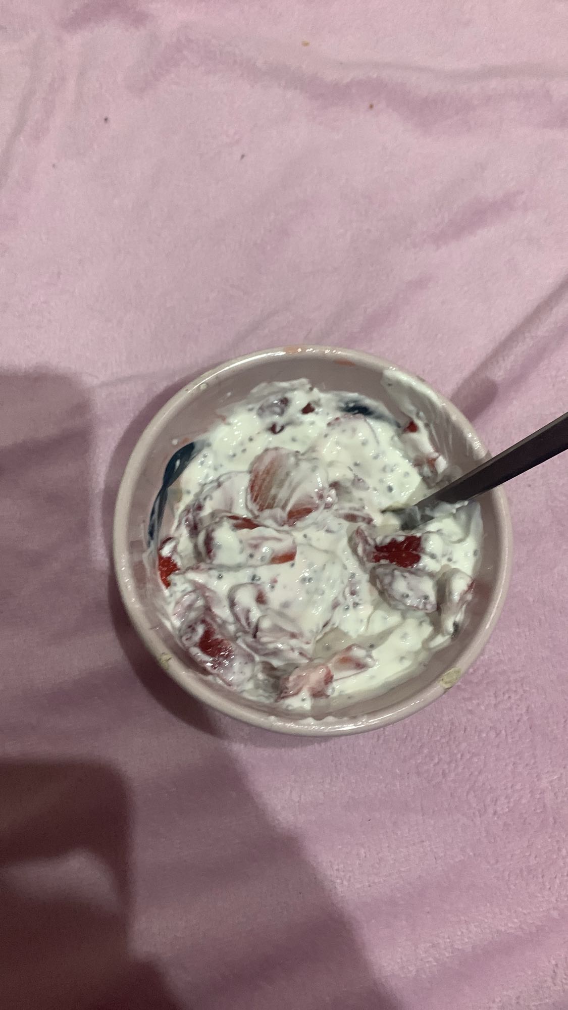 yogur con fresas y chía