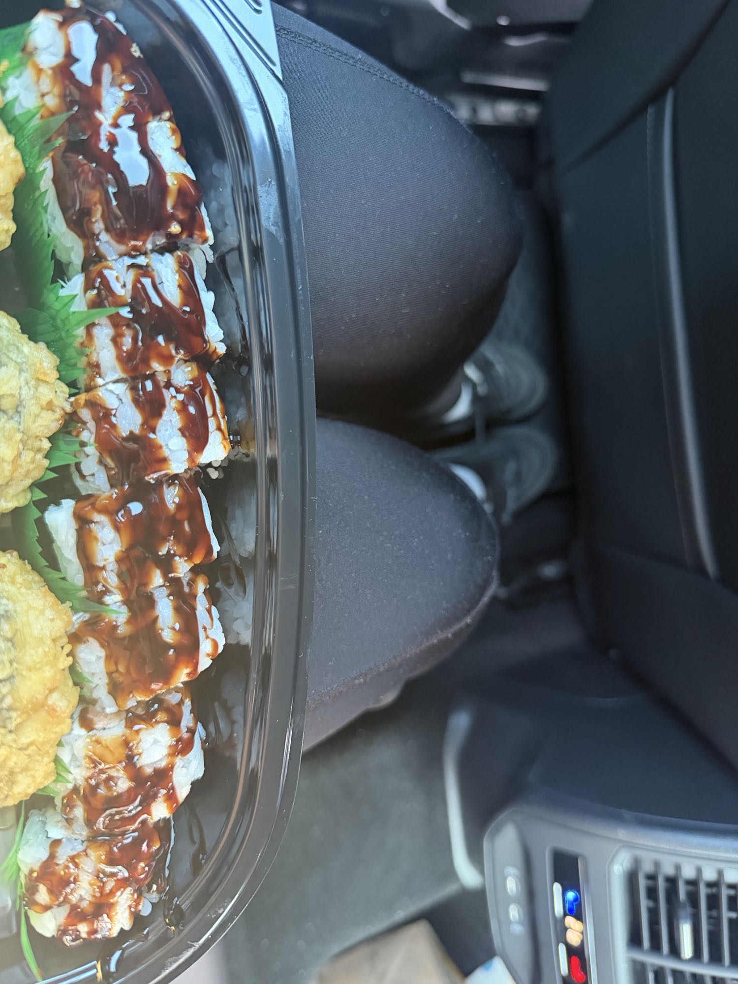 sushi z sosem teriyaki