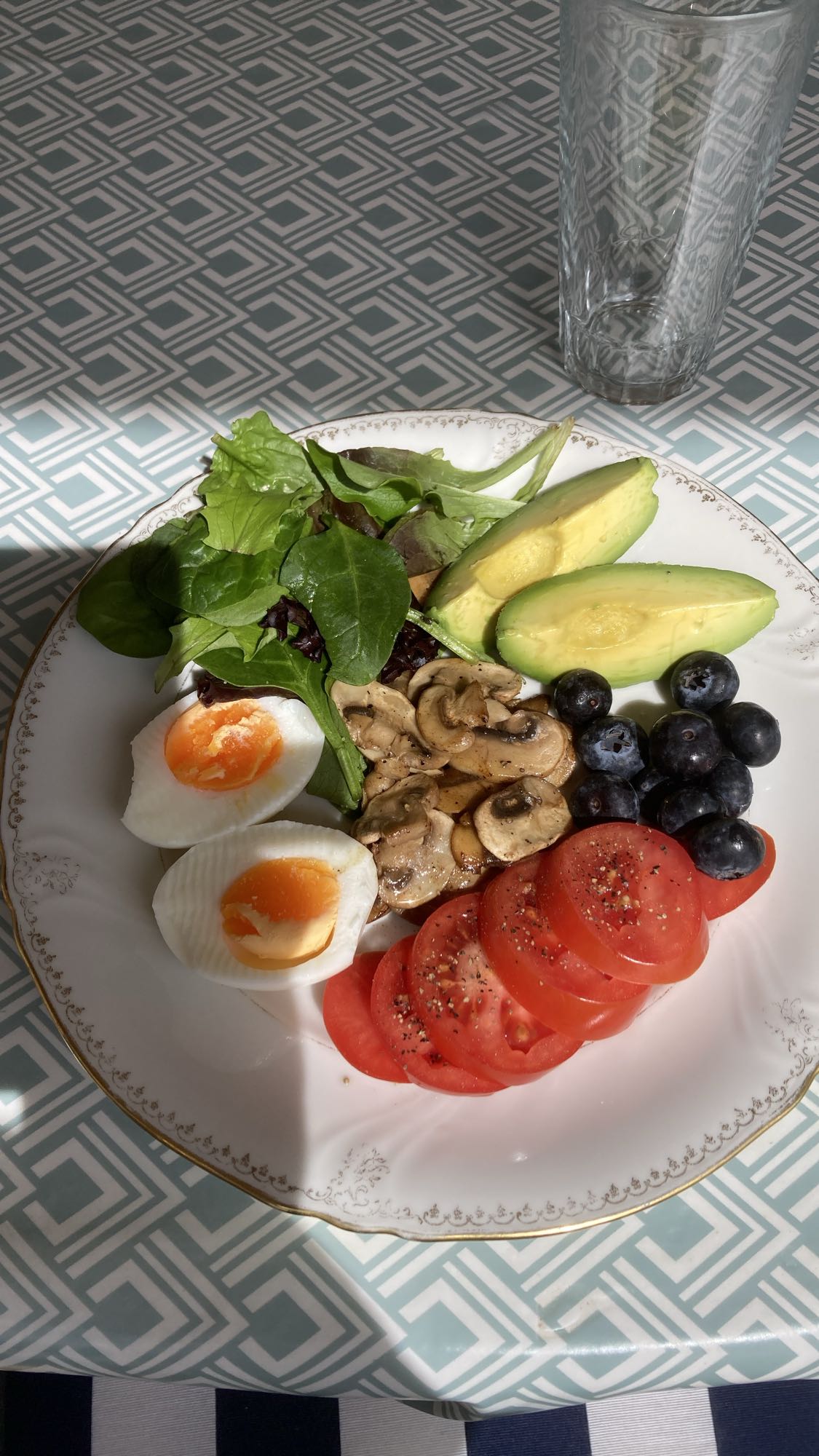 Grön frukosttallrik