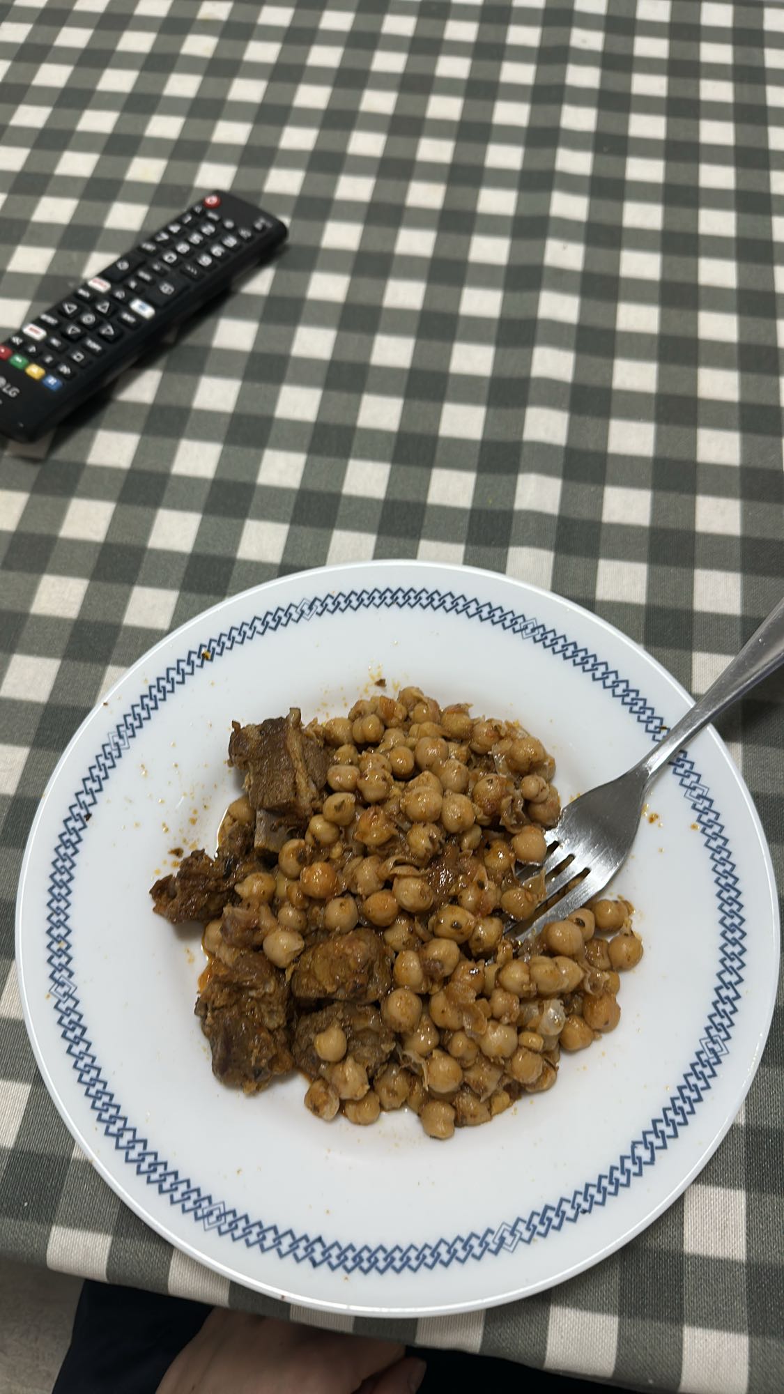 guiso de garbanzos y carne