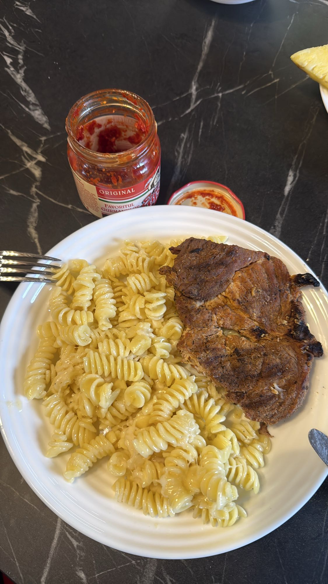 Pasta with grilled pork