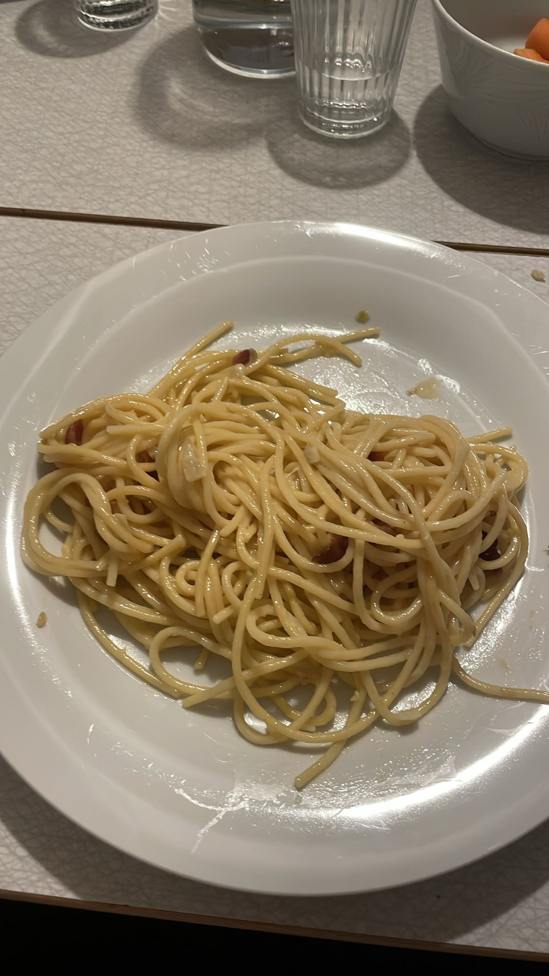 Spaghetti med olja och bacon
