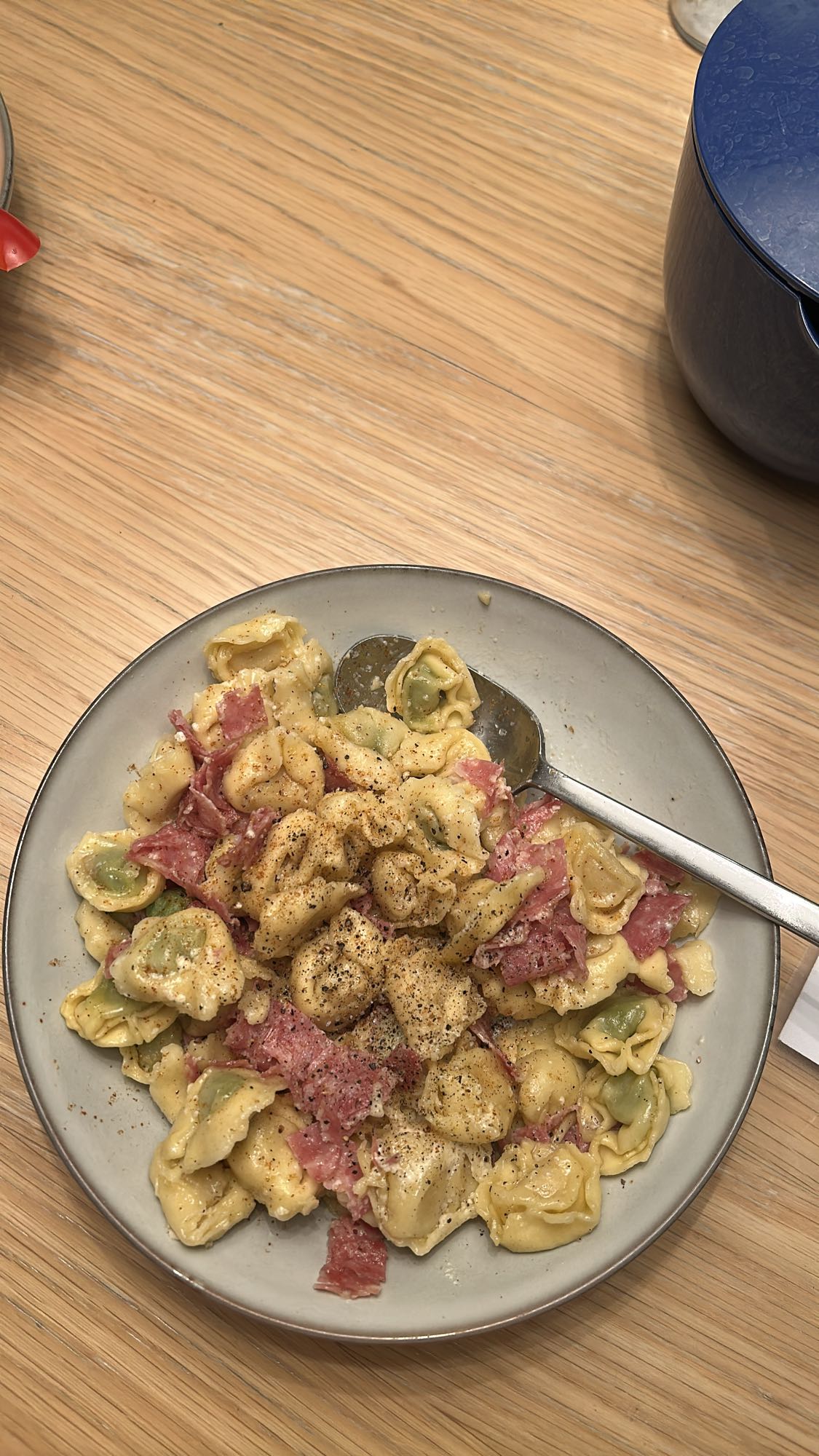 Tortellini med salami