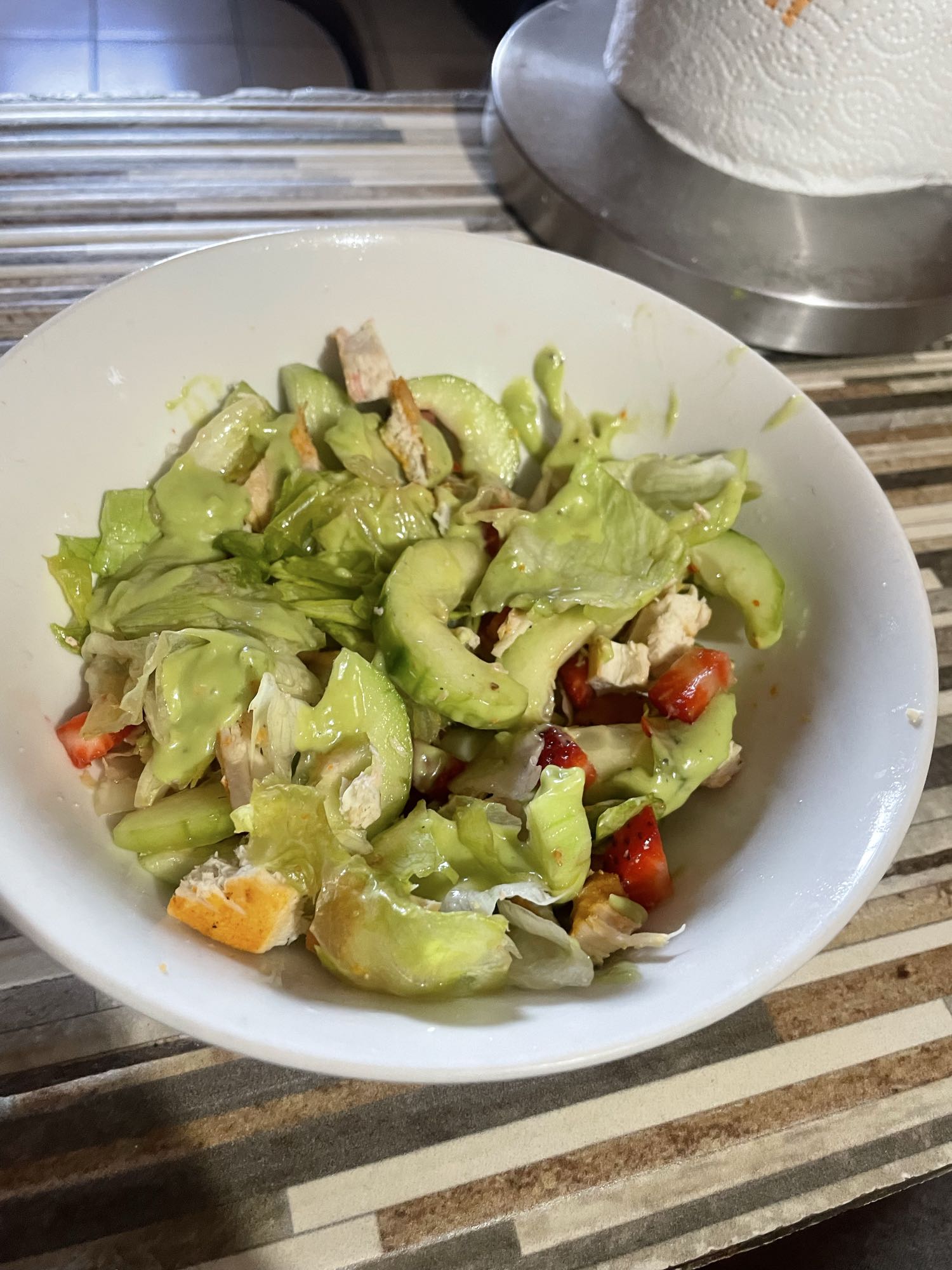 Ensalada de pollo y fresas