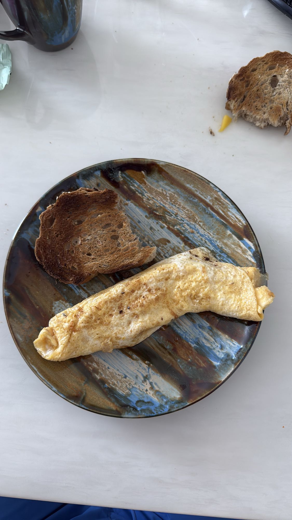 омлет с тостом