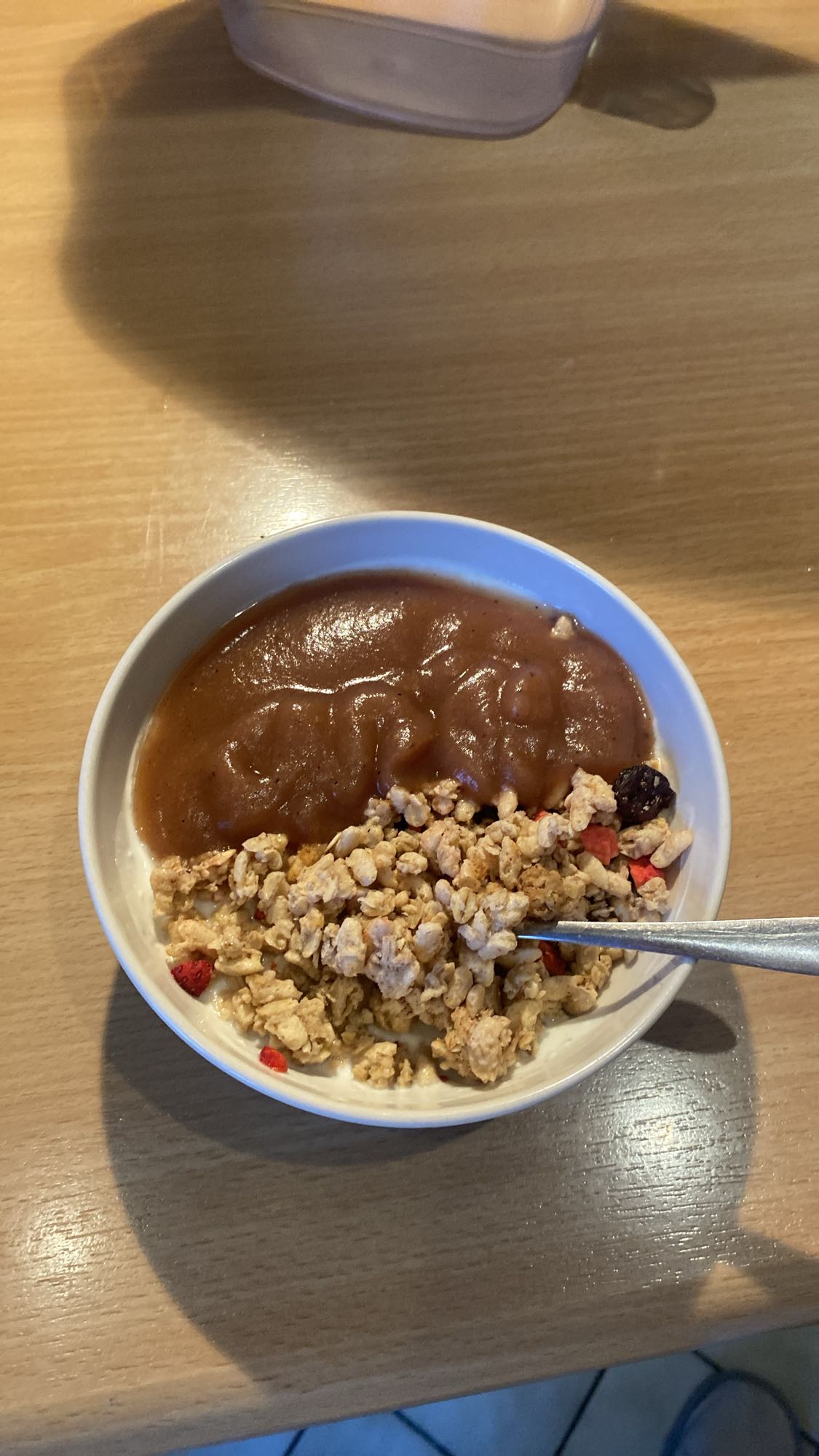 Granola z musem jabłkowym