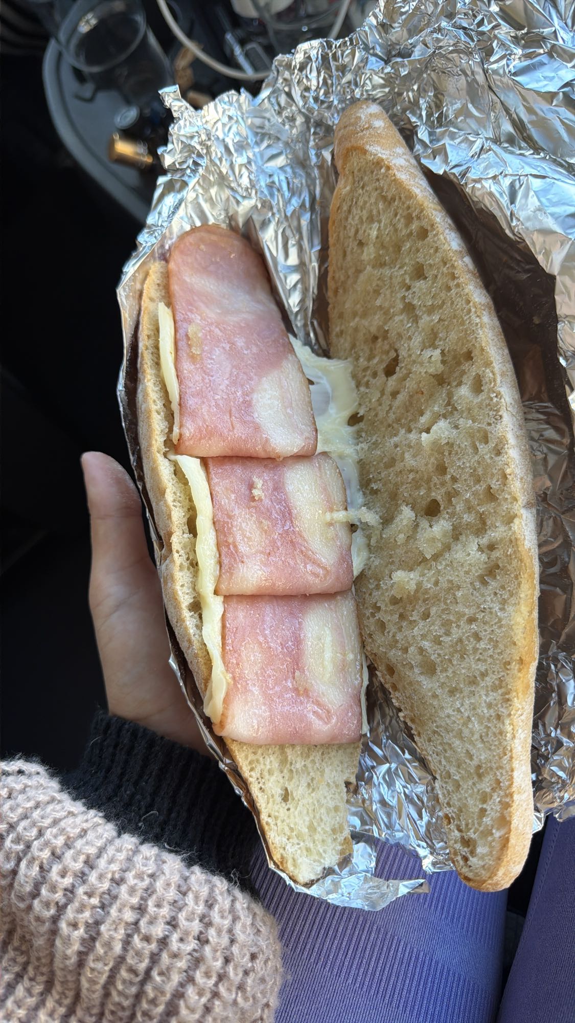 Sandviș cu bacon și cașcaval