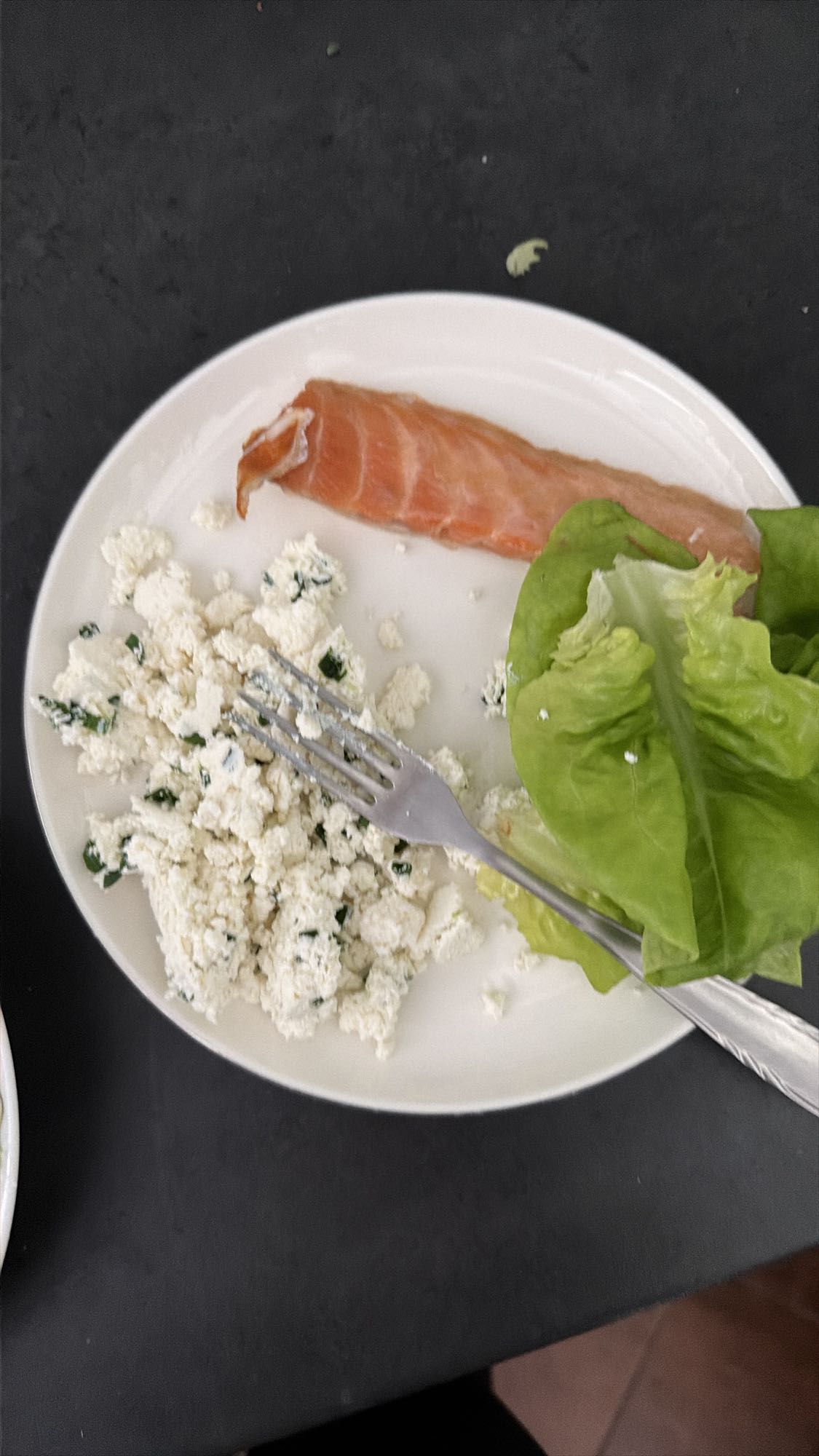 Sałatka z łososiem i twarogiem