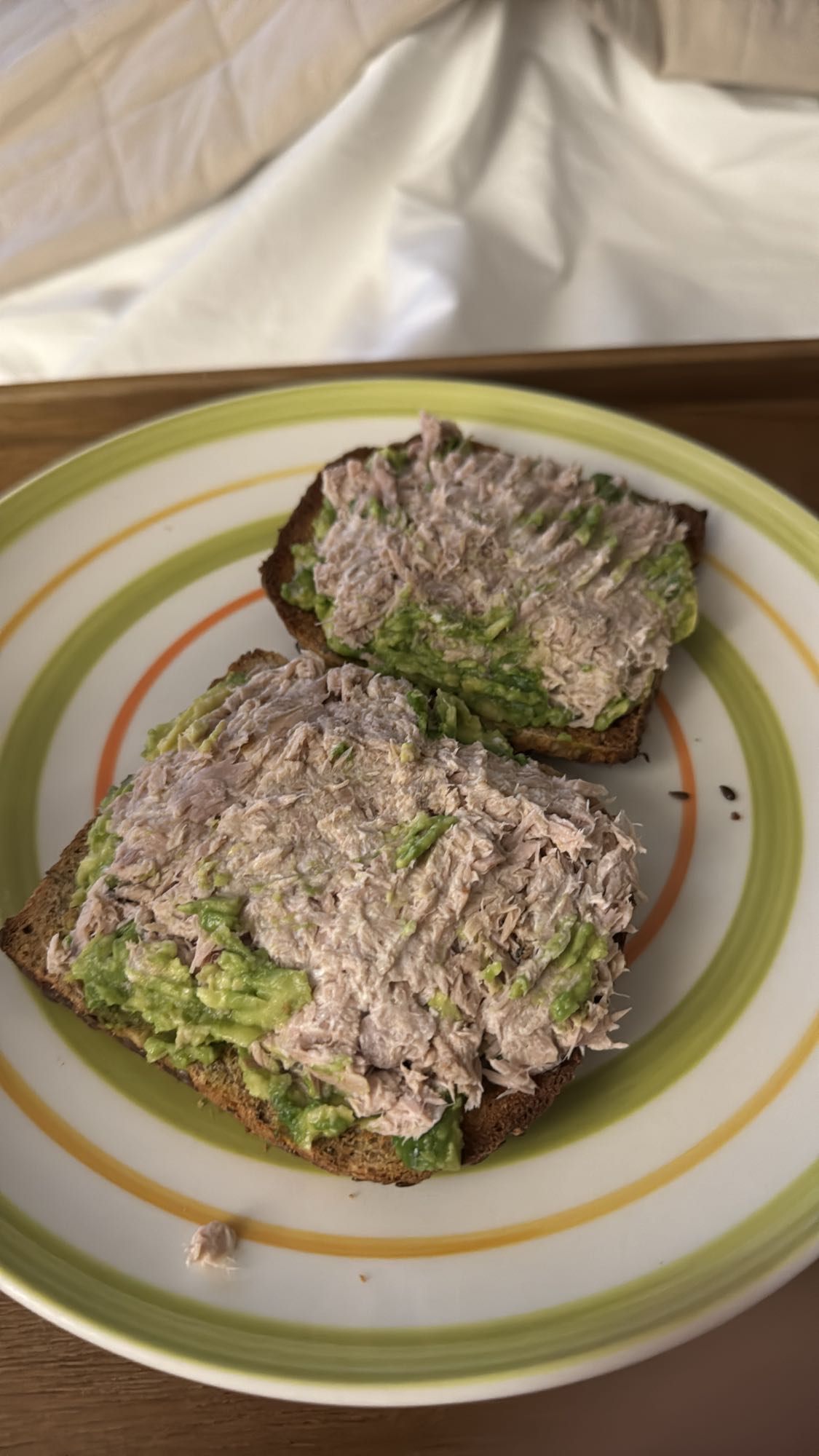 Tostadas de atún y aguacate