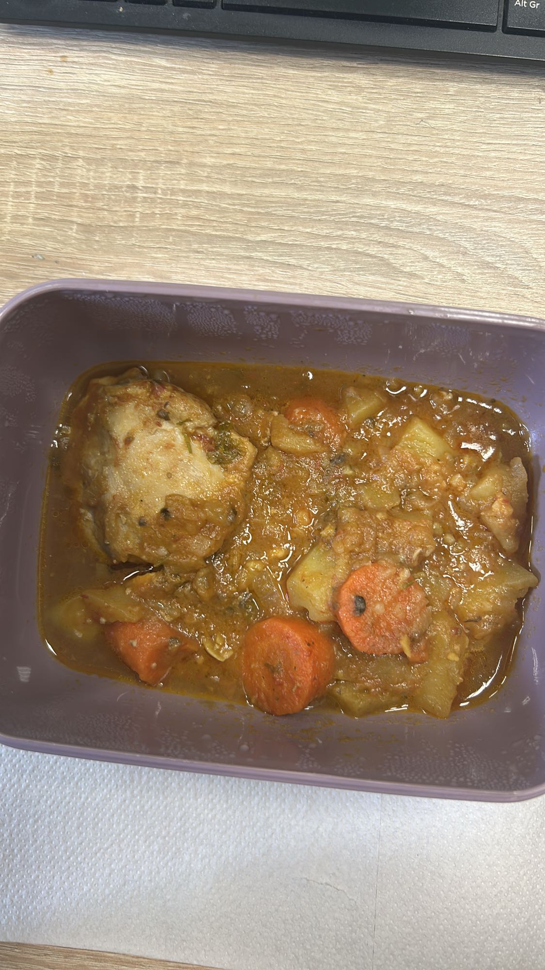 Tocană de pui cu legume