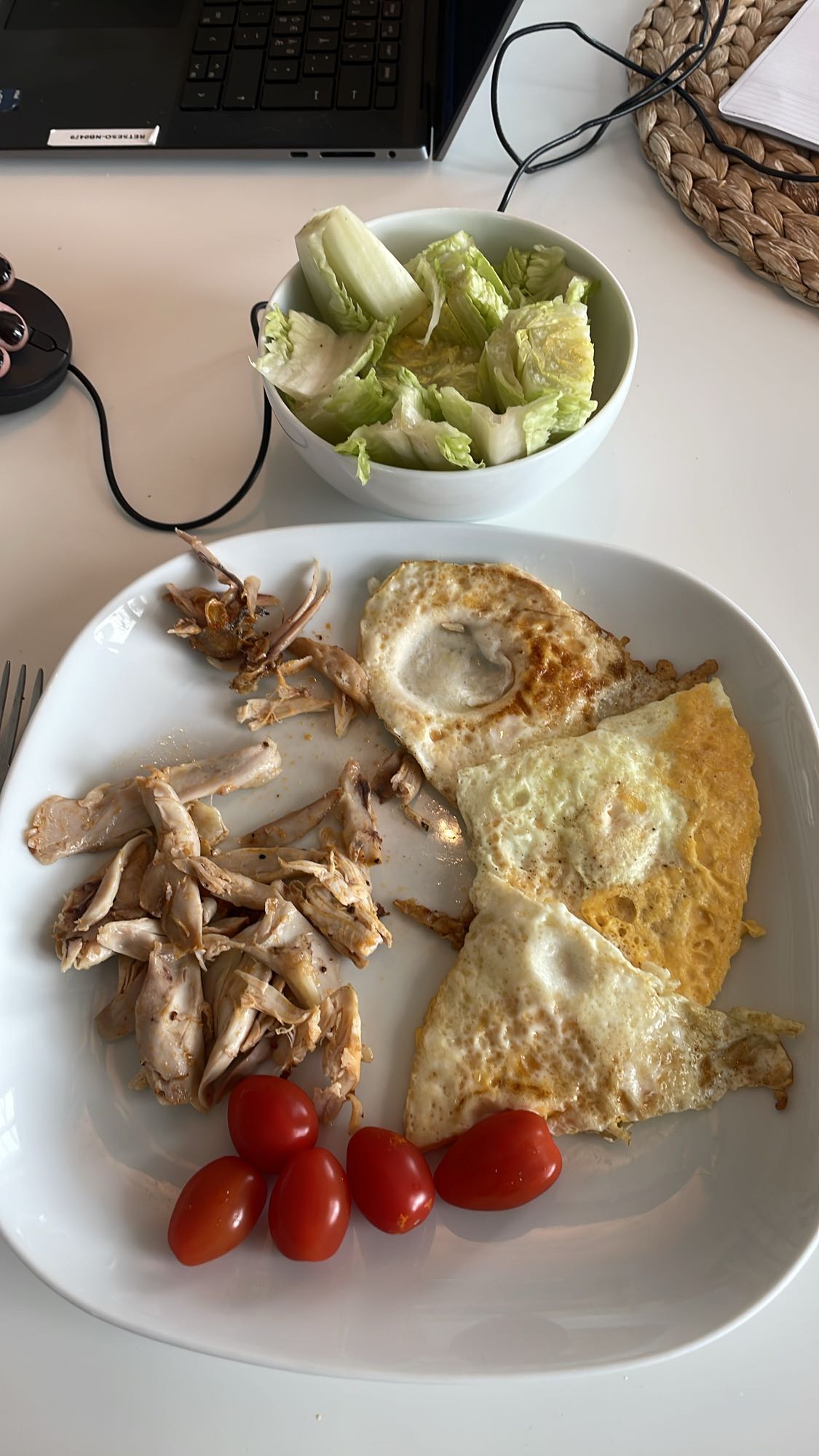 Kyckling, ägg och sallad