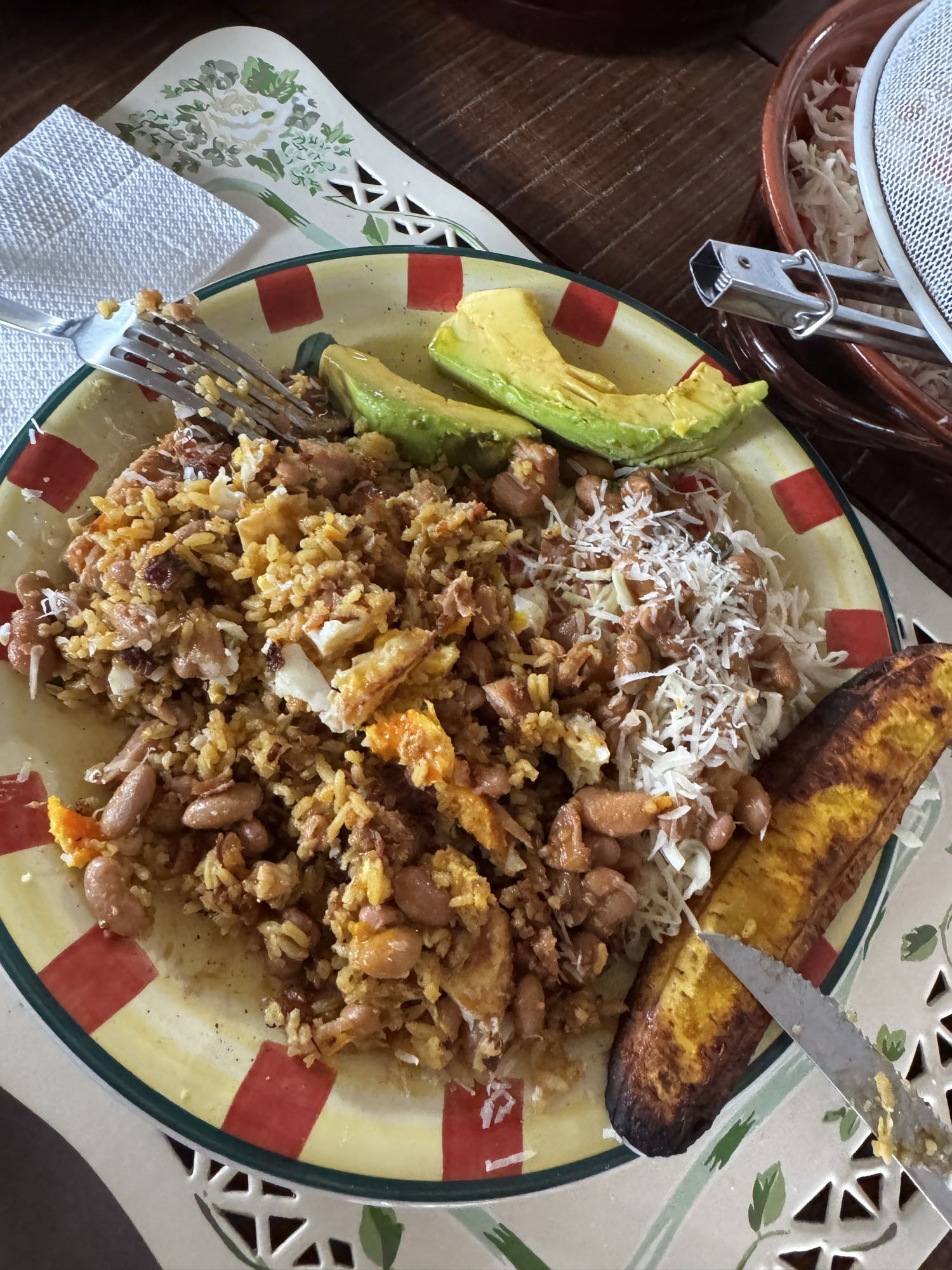 Arroz con frijoles y plátano