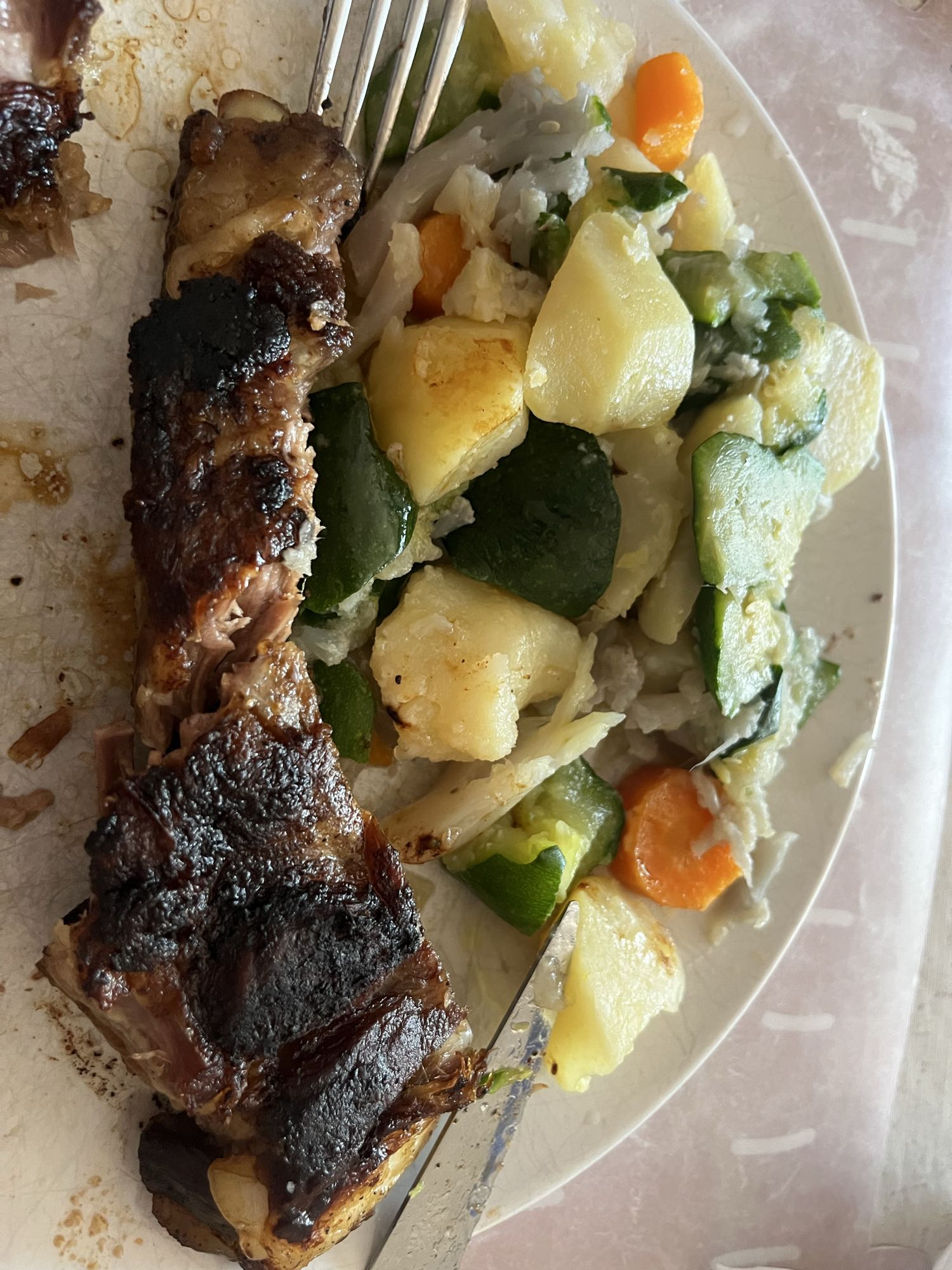 Costilla con verduras