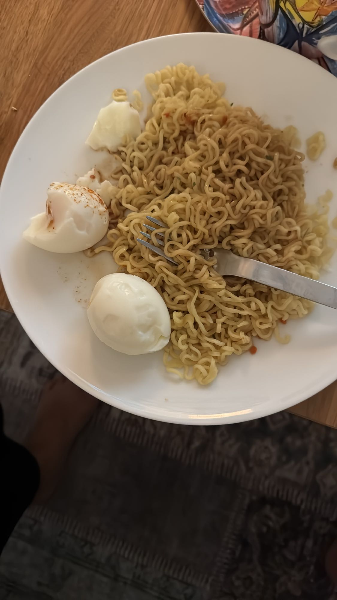 Nudlar med kokta ägg