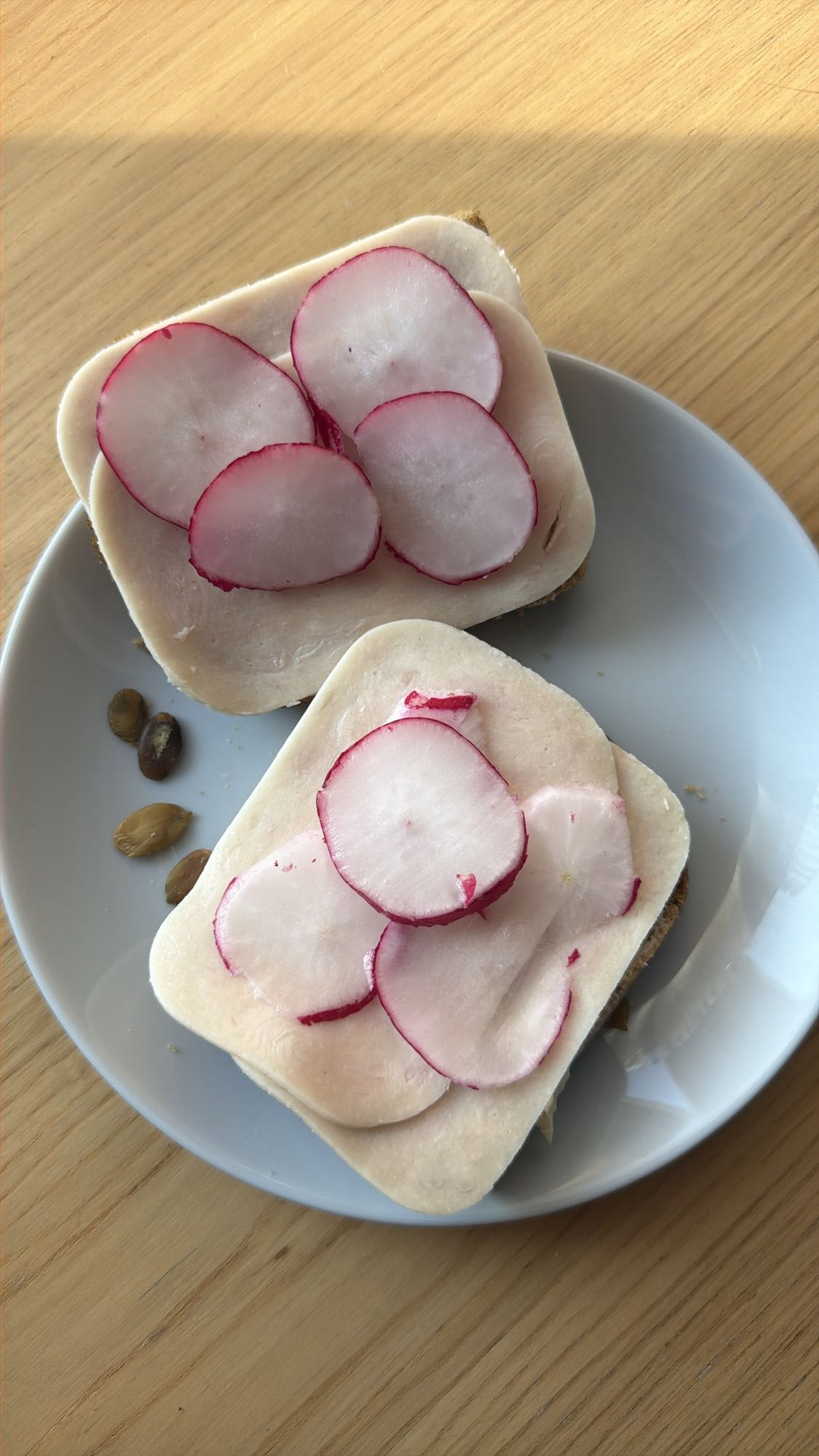 Kanapki z szynką i rzodkiewką