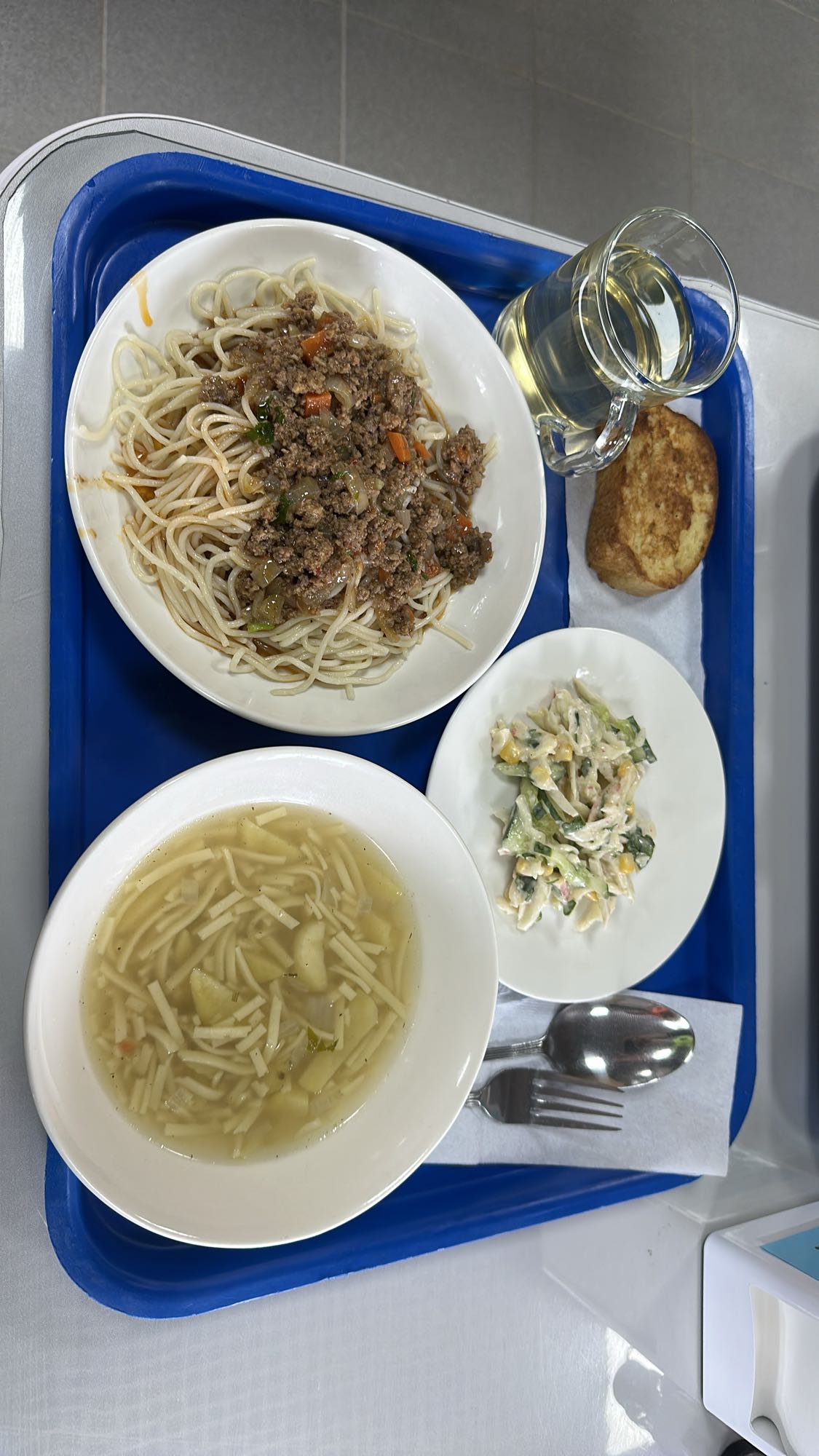 Обед с макаронами и супом