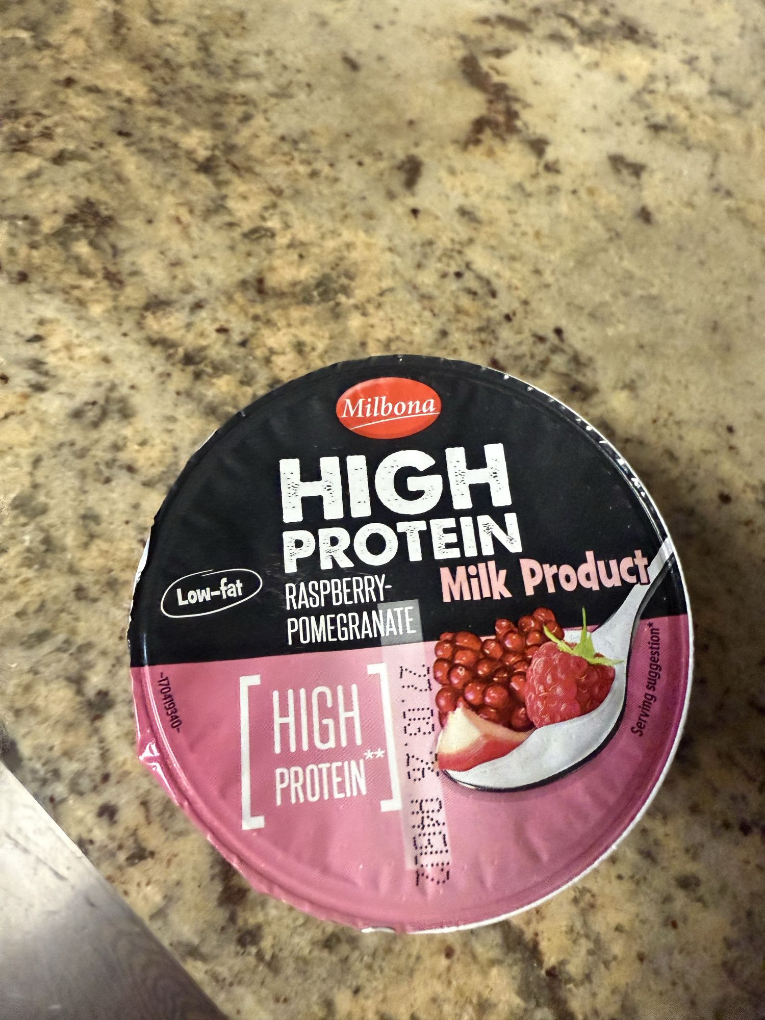 Iaurt proteic zmeură-rodie