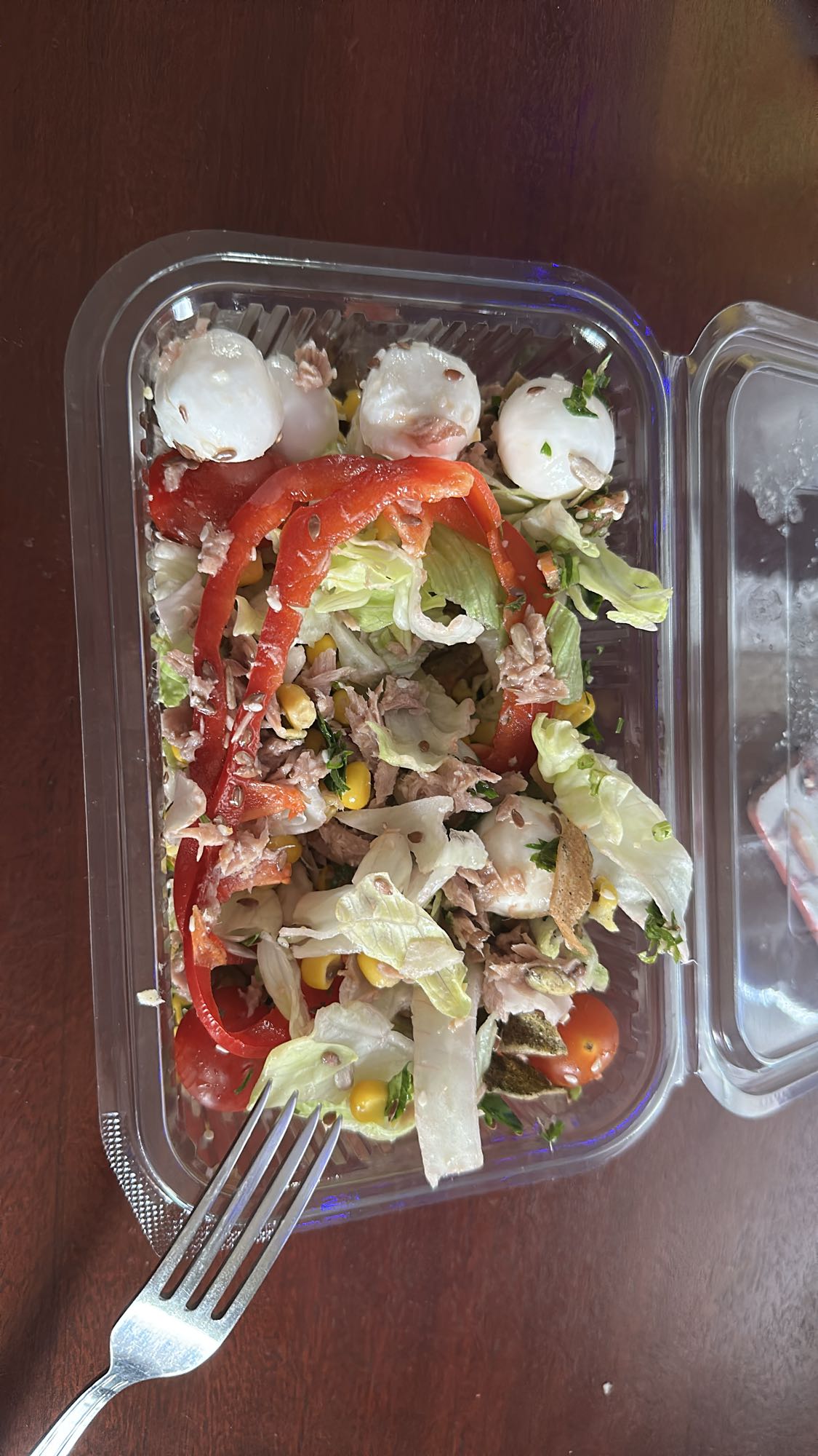 Salată ton cu legume