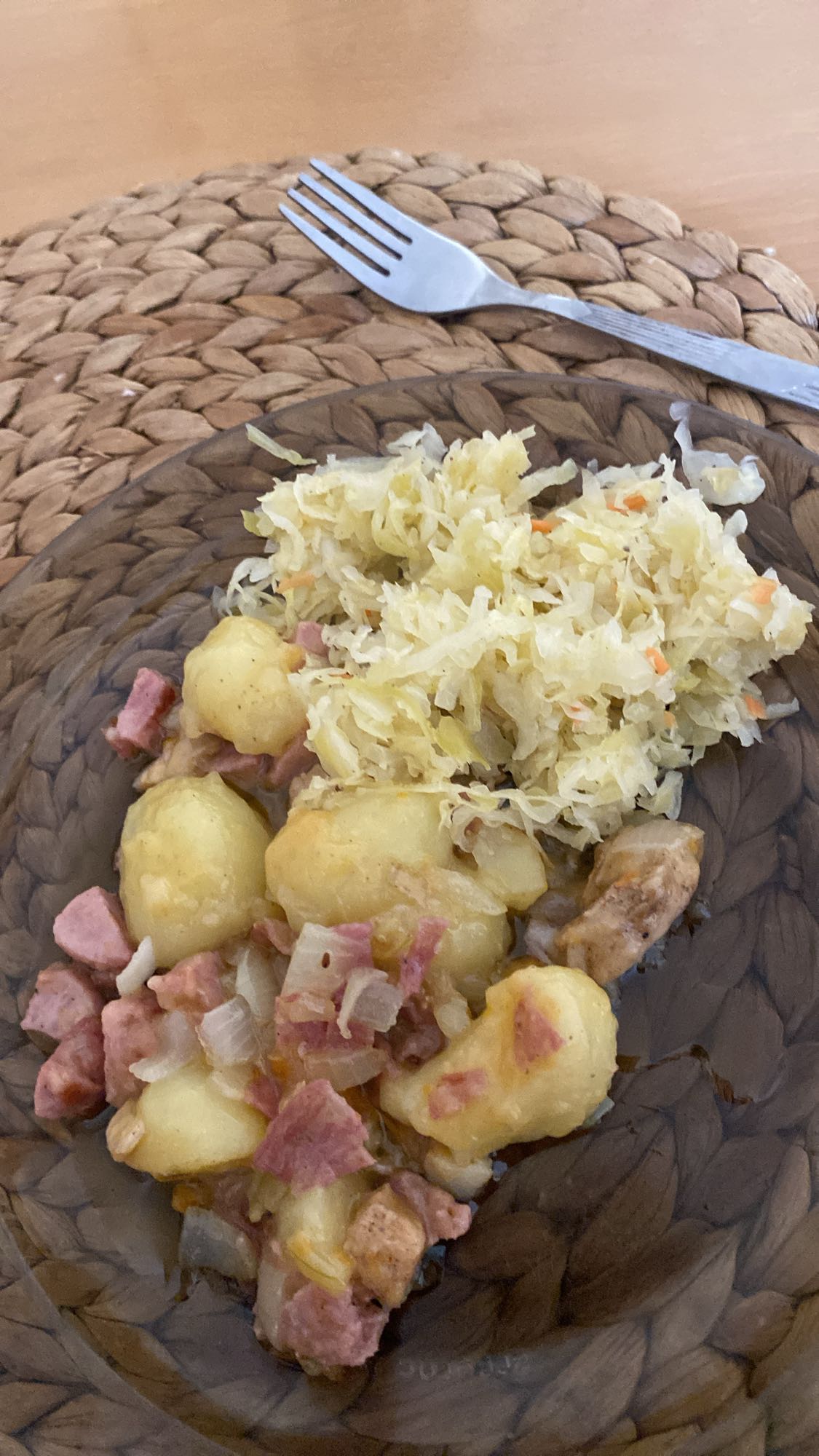 ziemniaki z kapustą i mięsem