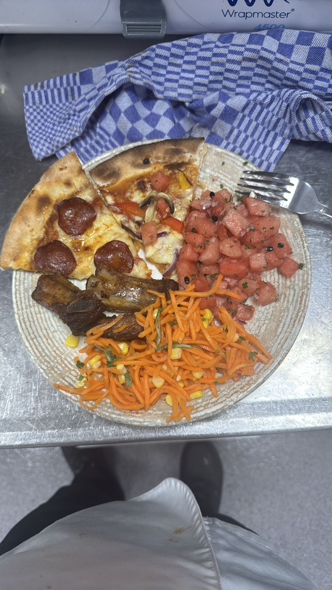 Blandad tallrik pizza & sallad