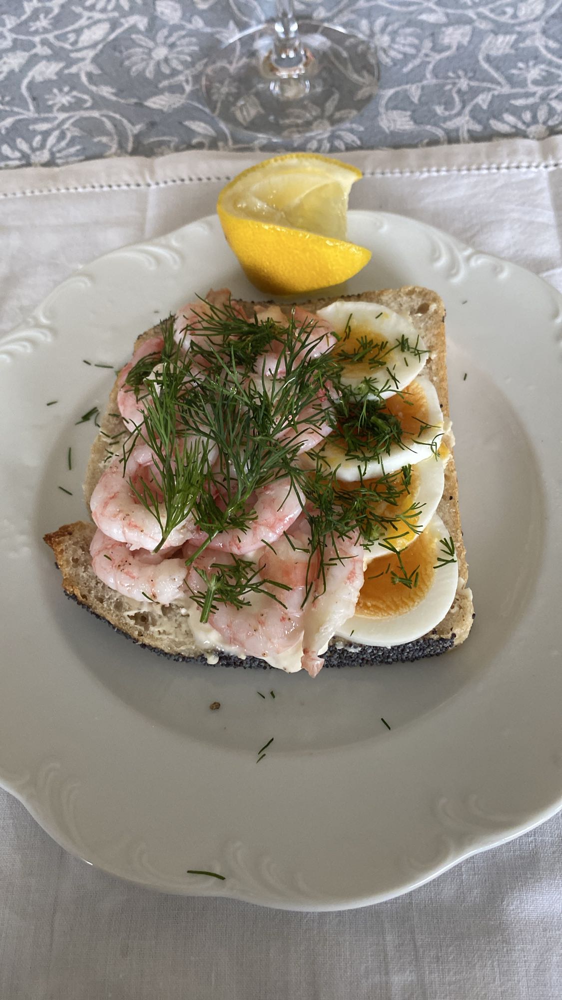 Räkmacka med ägg