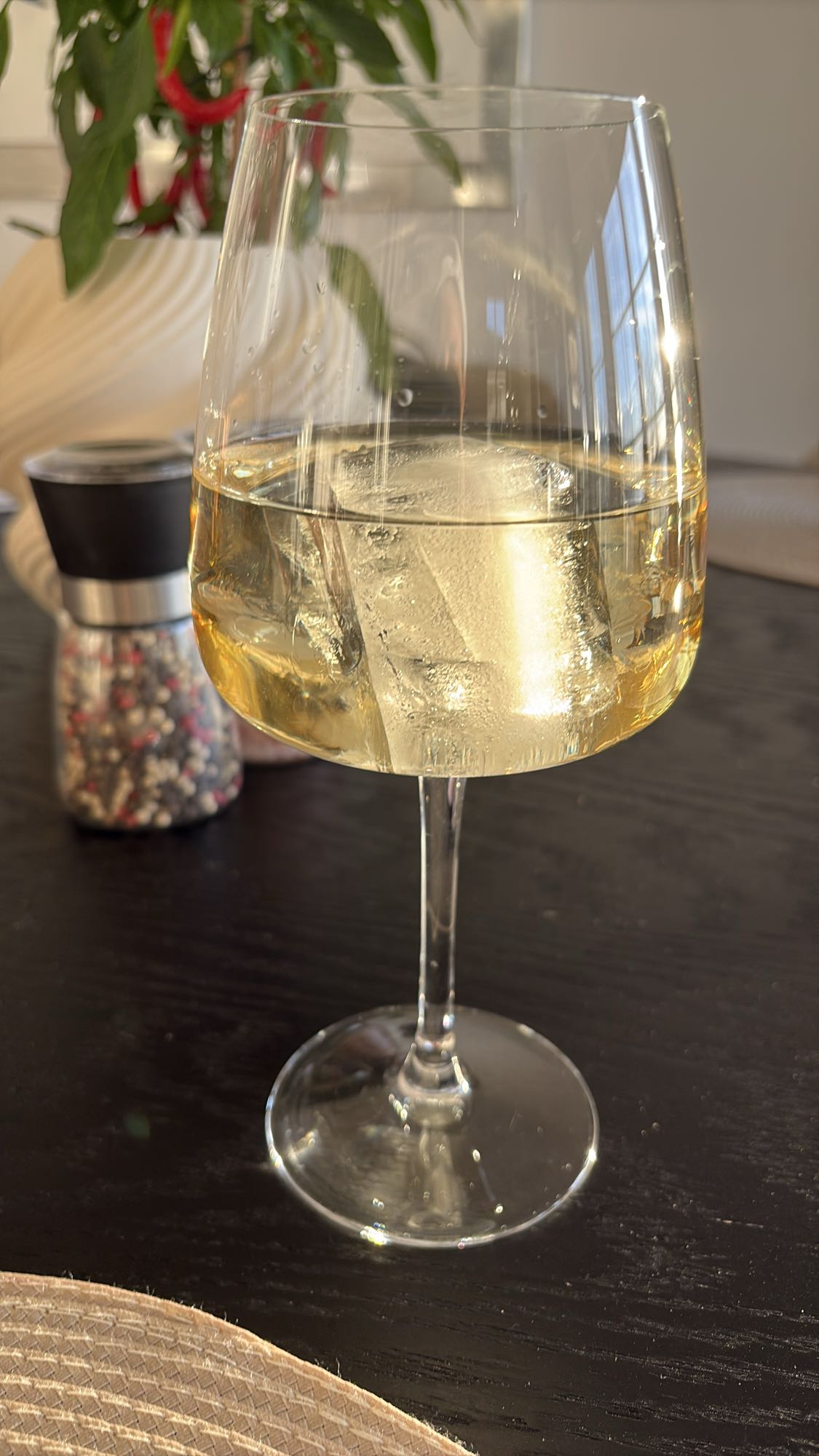 Vitt vin med is