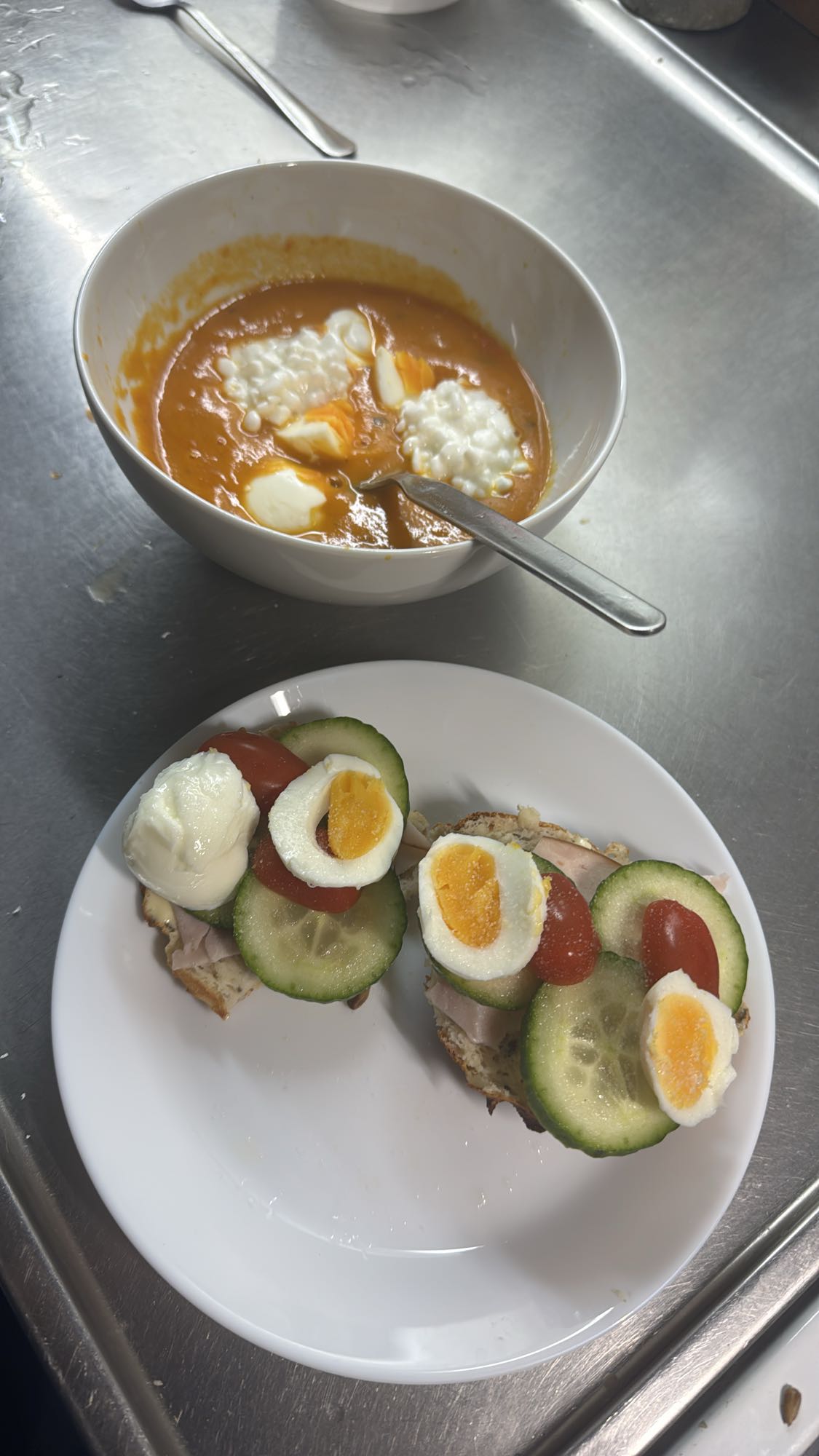 Tomatsoppa och smörgås
