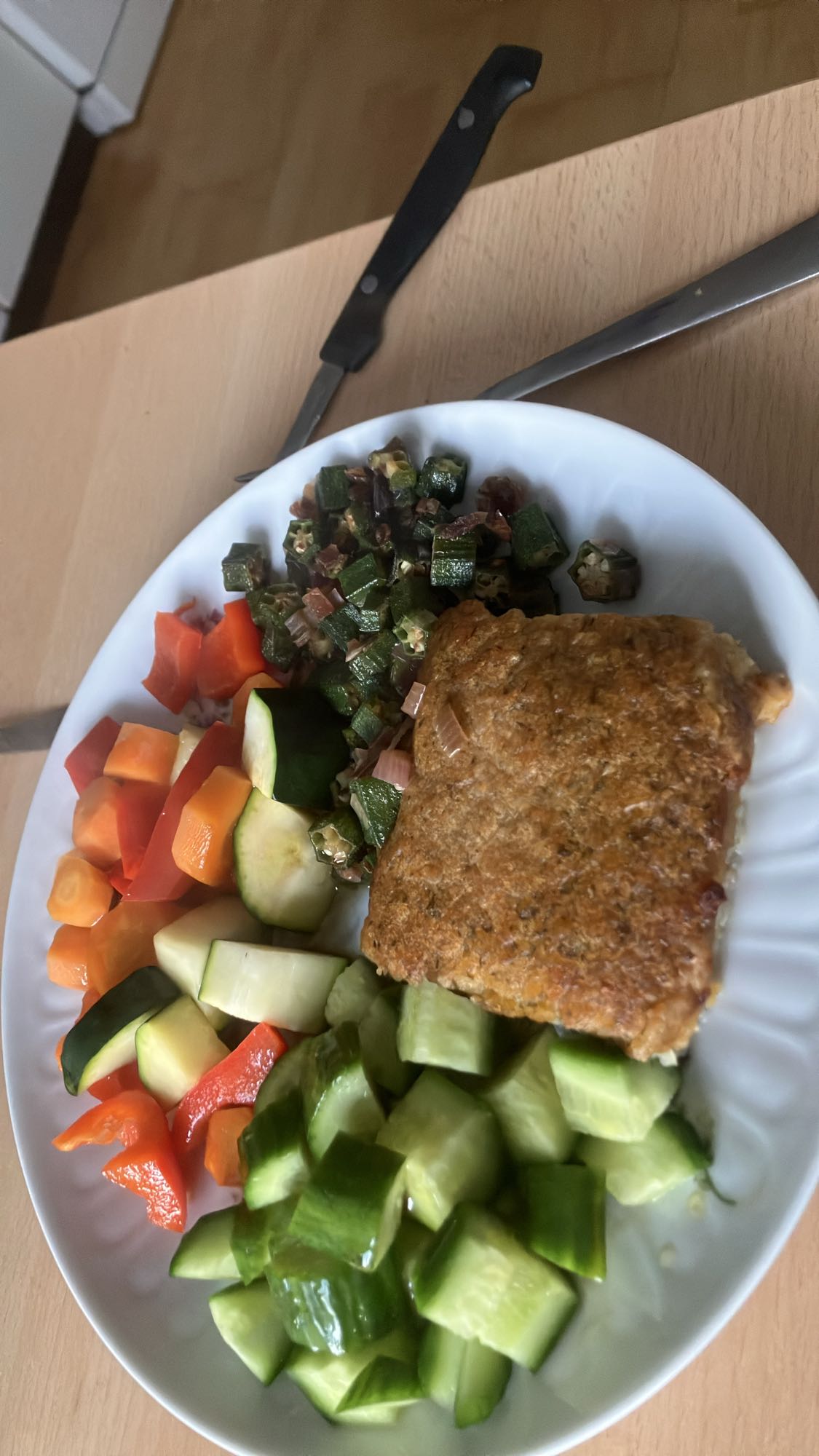 Prato de legumes e omelete