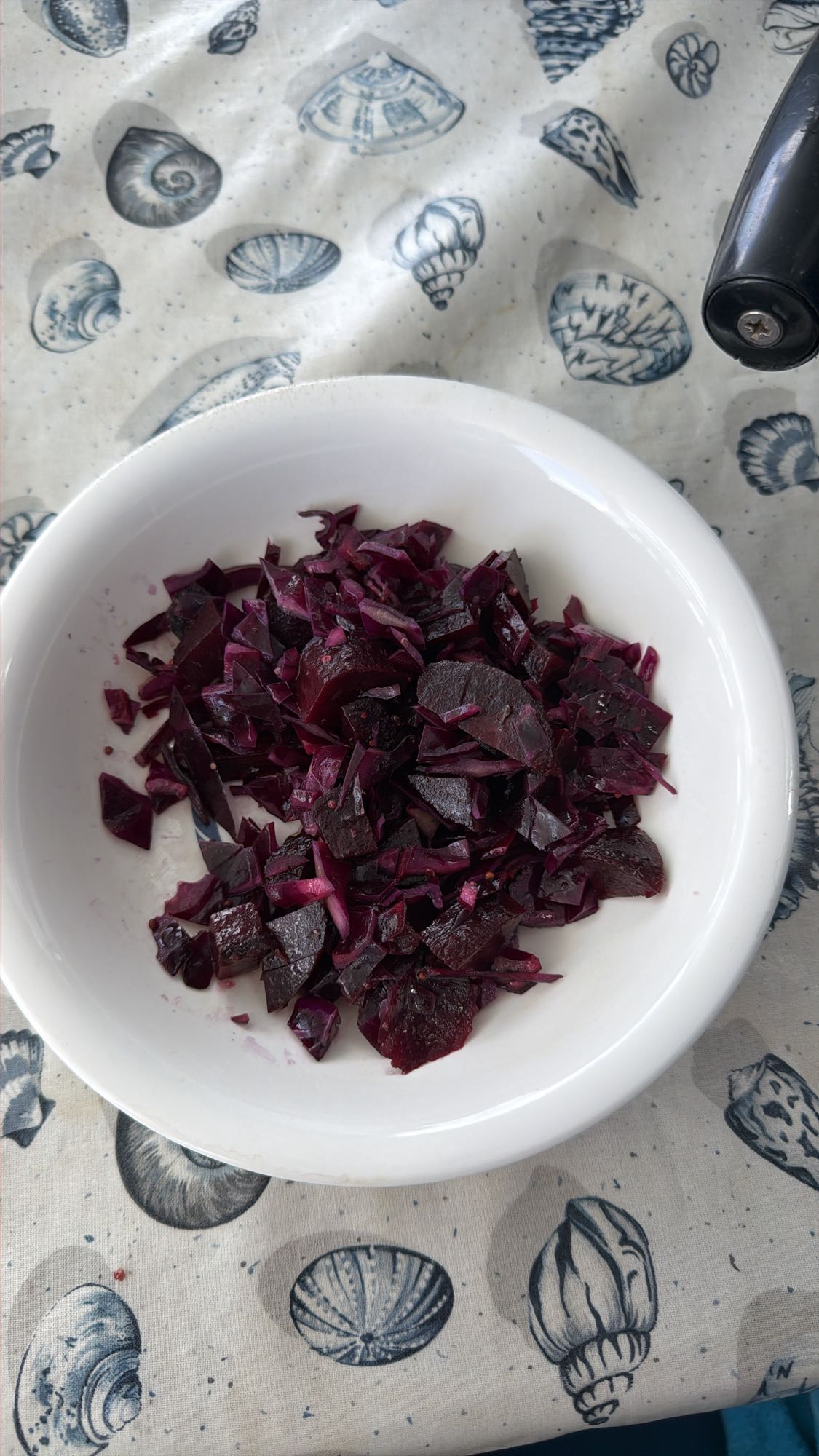 Red cabbage beet salad