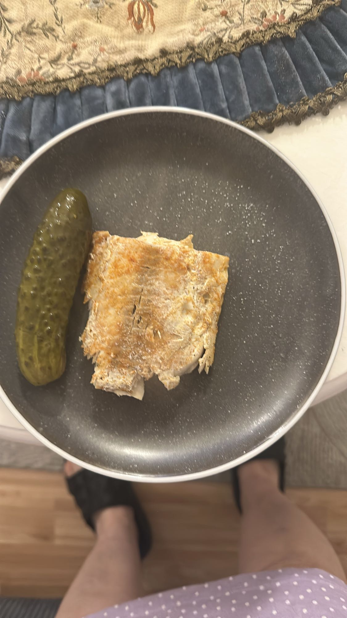 Tavuk ve turşu tabağı