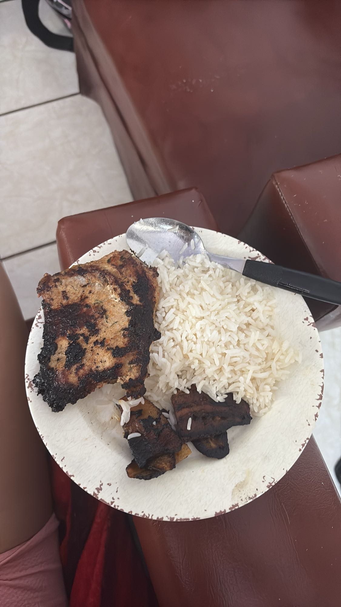 Pollo a la parrilla con arroz