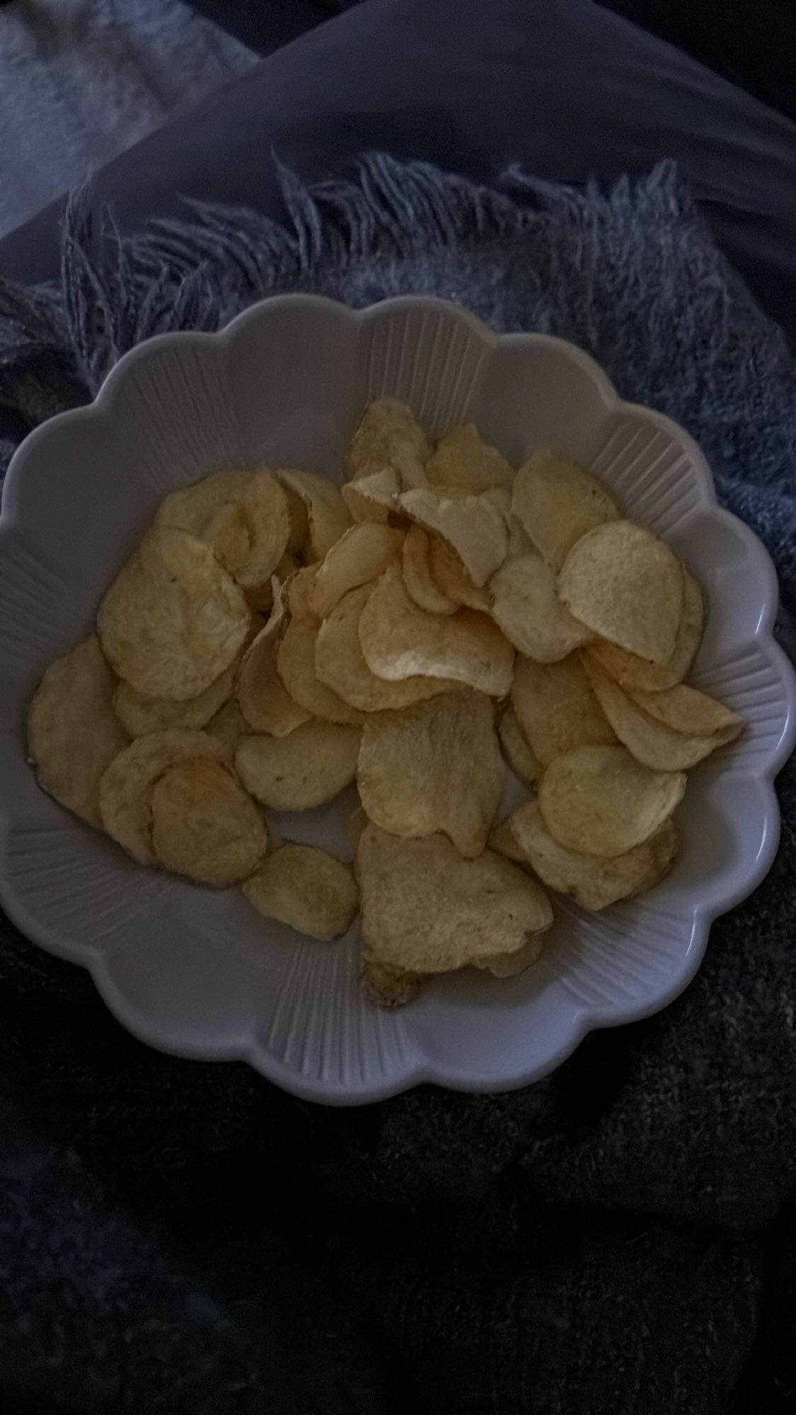 Skål med potatischips